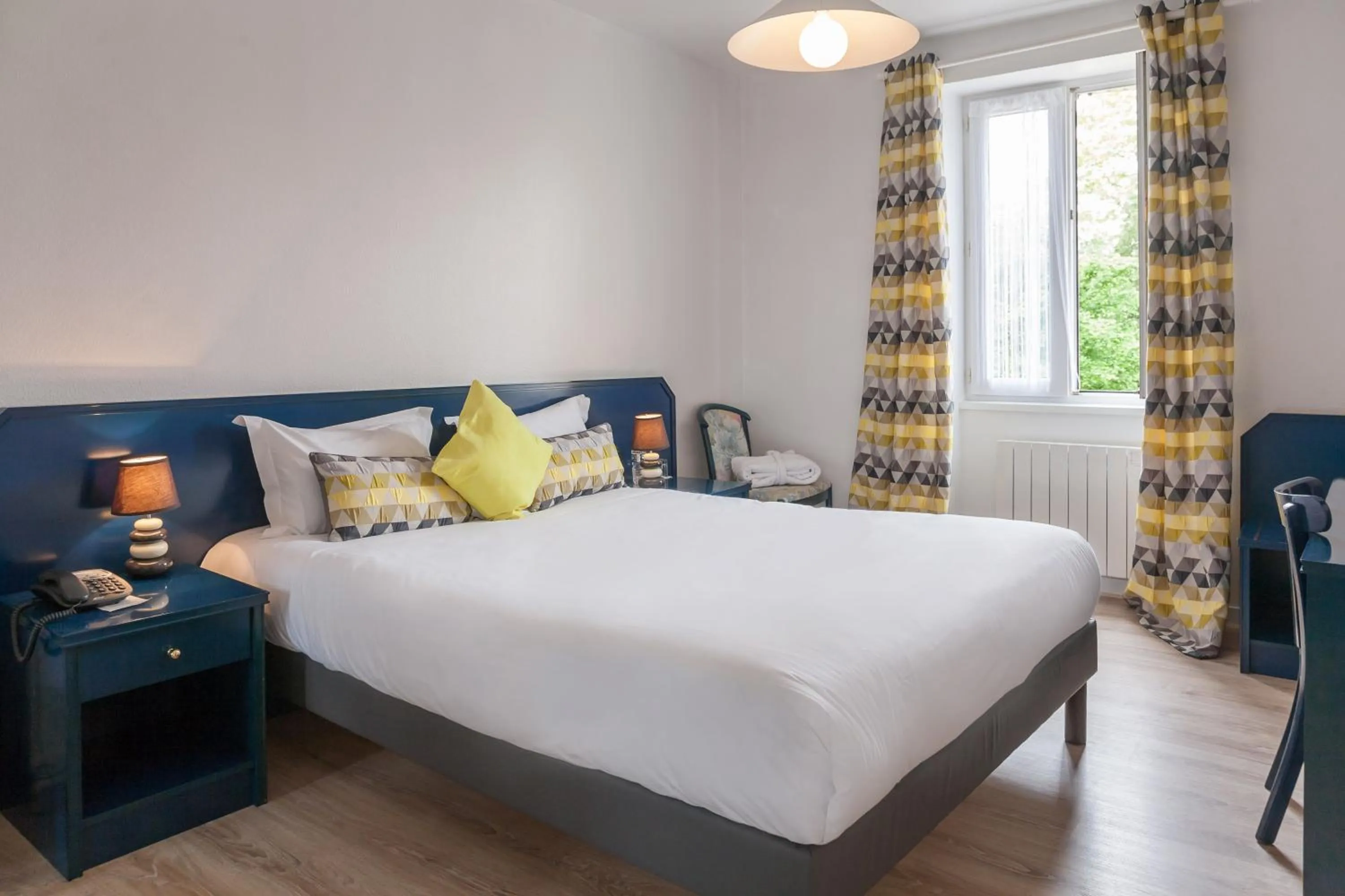 Bed in Hôtel Saint Jacques