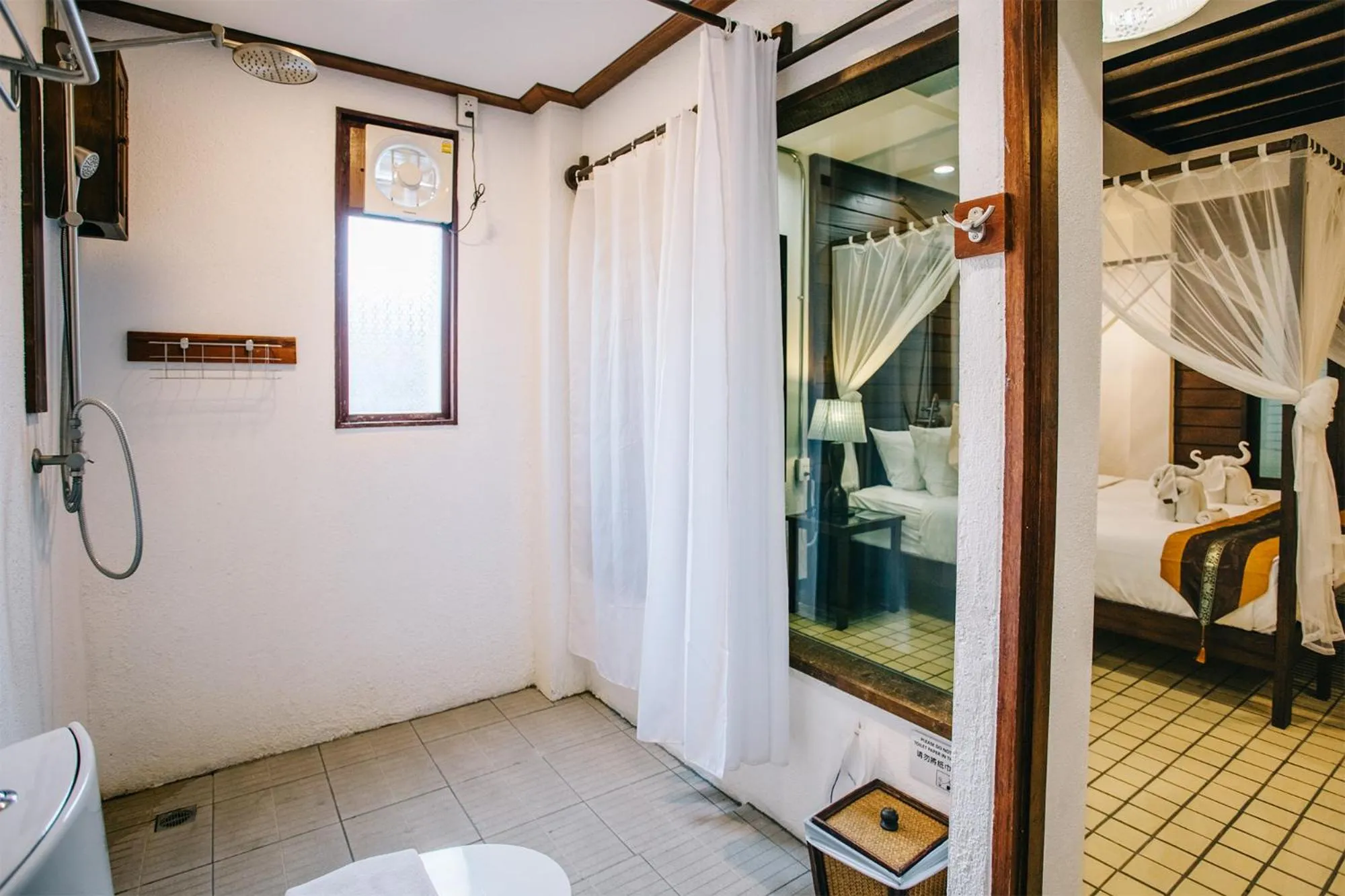 Bathroom, Bed in Ban Chang Tong