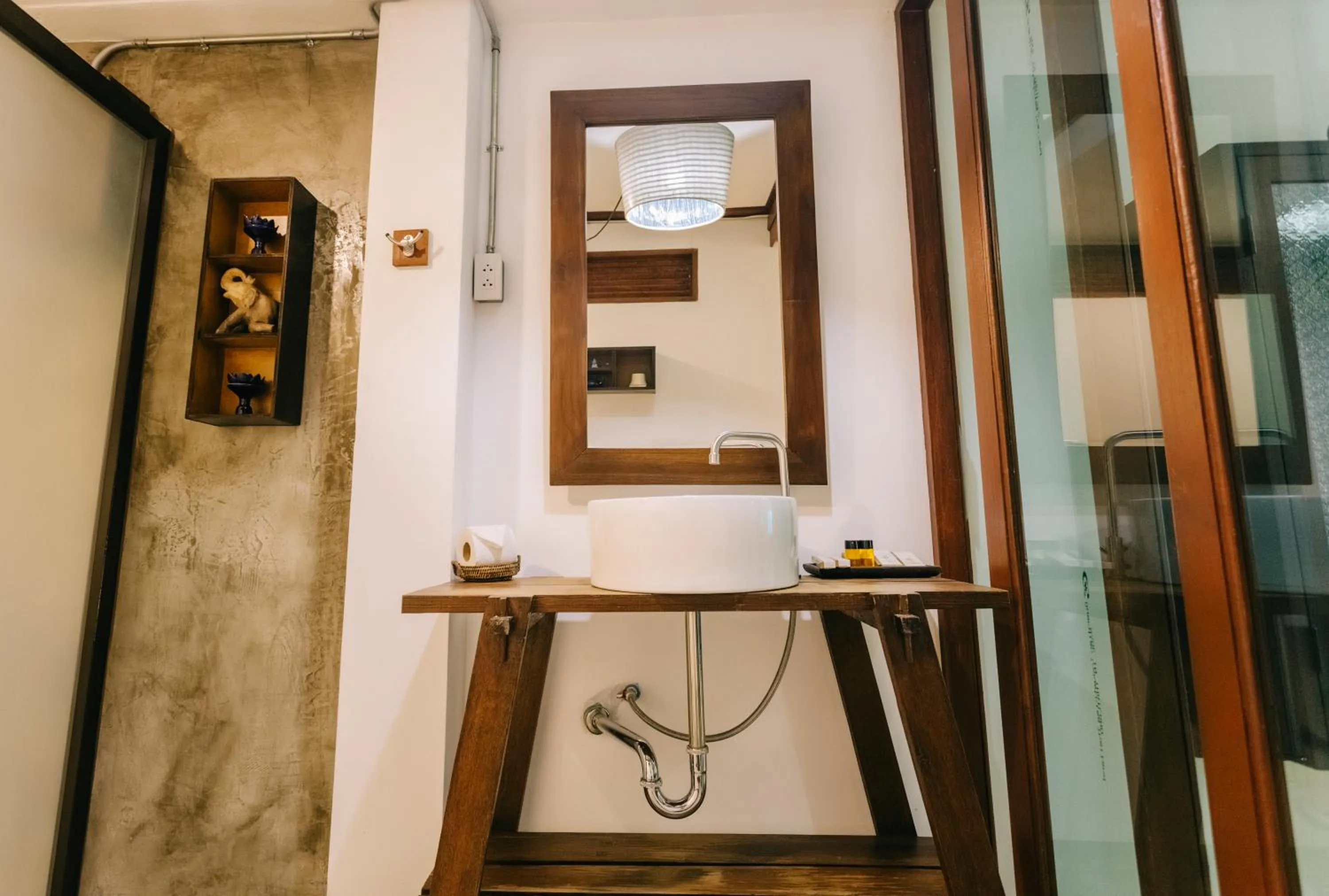 Shower in Ban Chang Tong