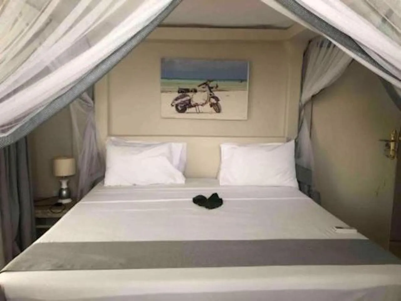 Shower, Bed in Paje Beach Apartments & Hotel