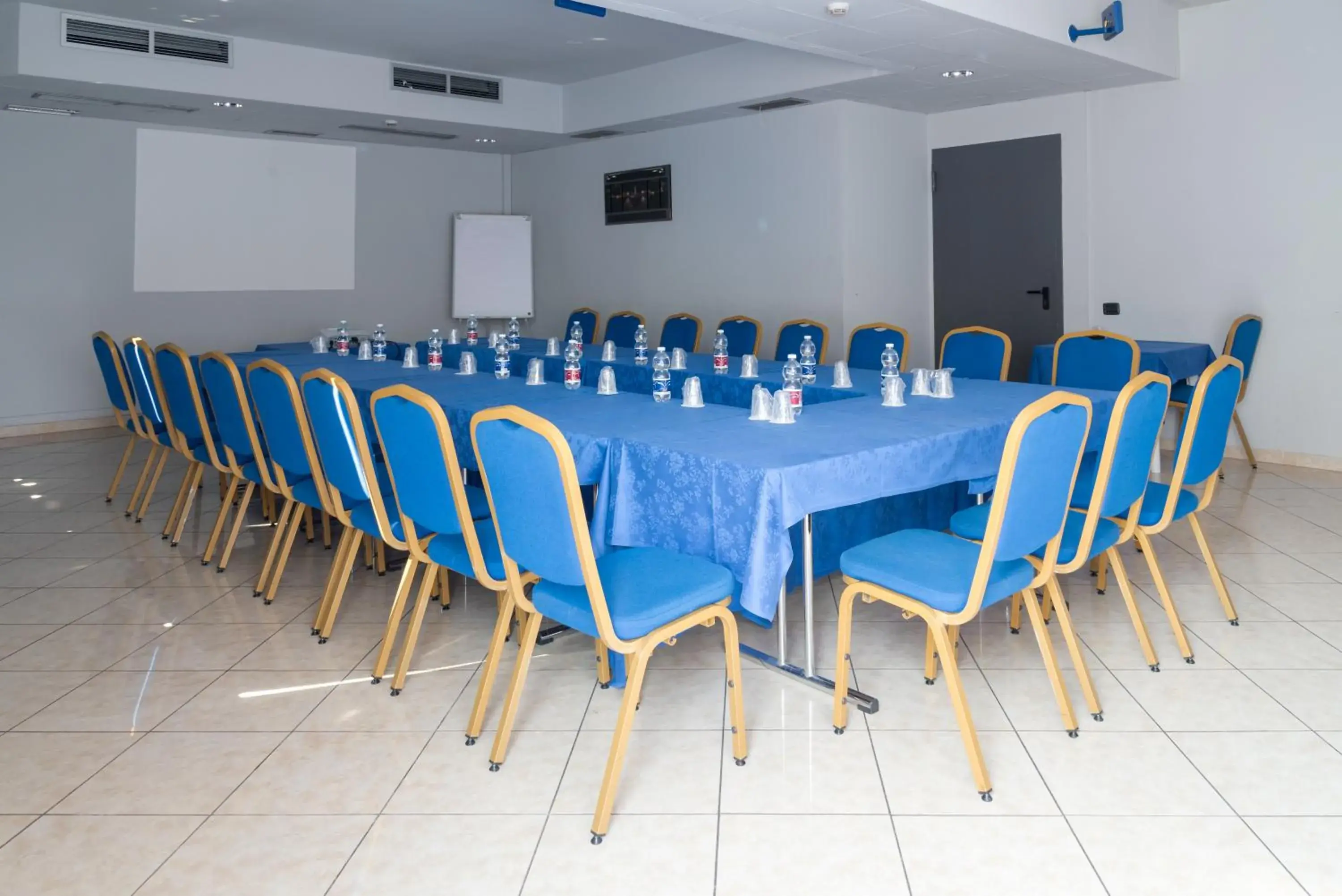Meeting/conference room in Blu Hotel - Sure Hotel Collection by Best Western Meeting/conference room in Blu Hotel - Sure Hotel Collection by Best Western