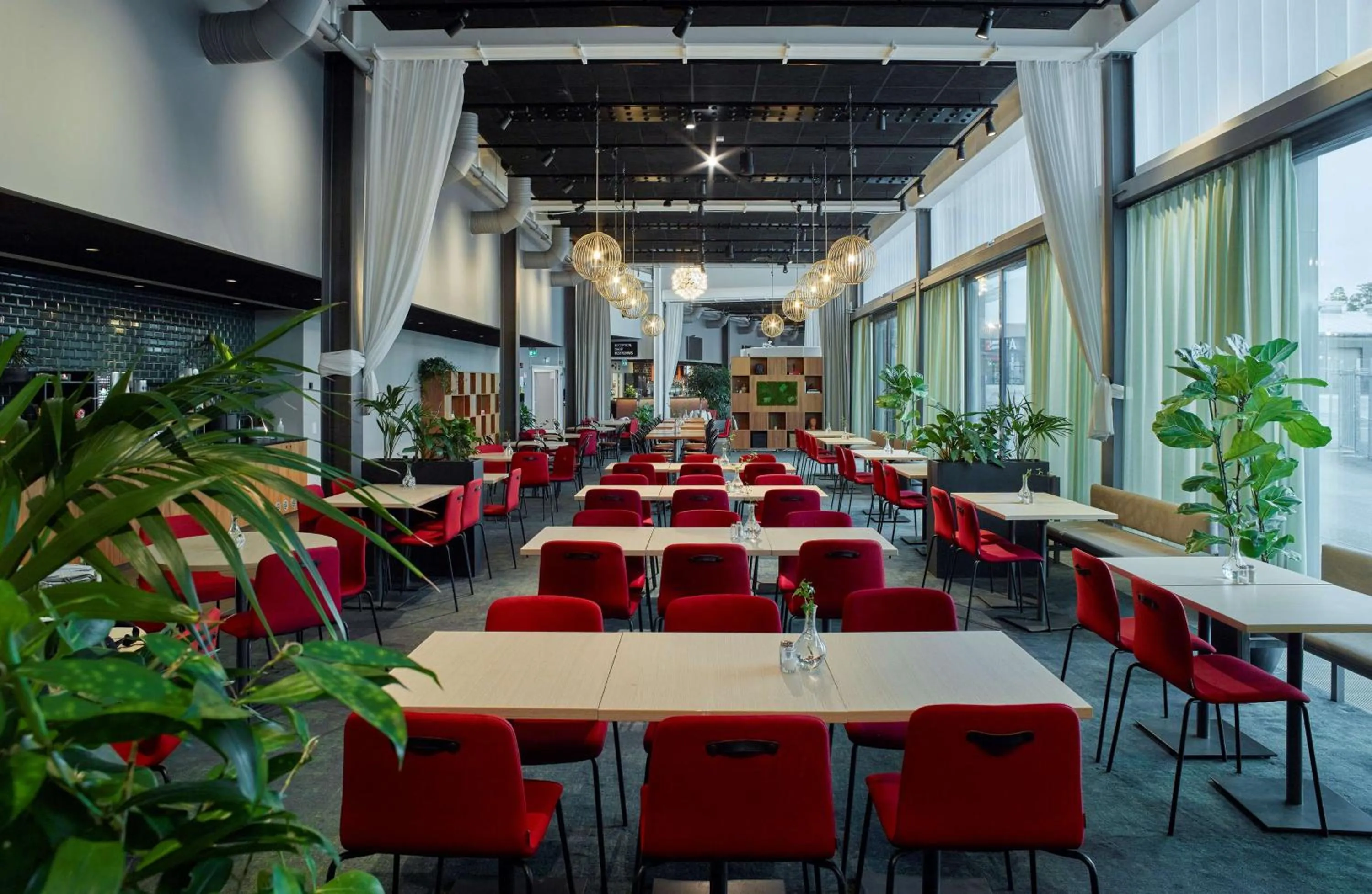 Restaurant/places to eat in Scandic Arlandastad