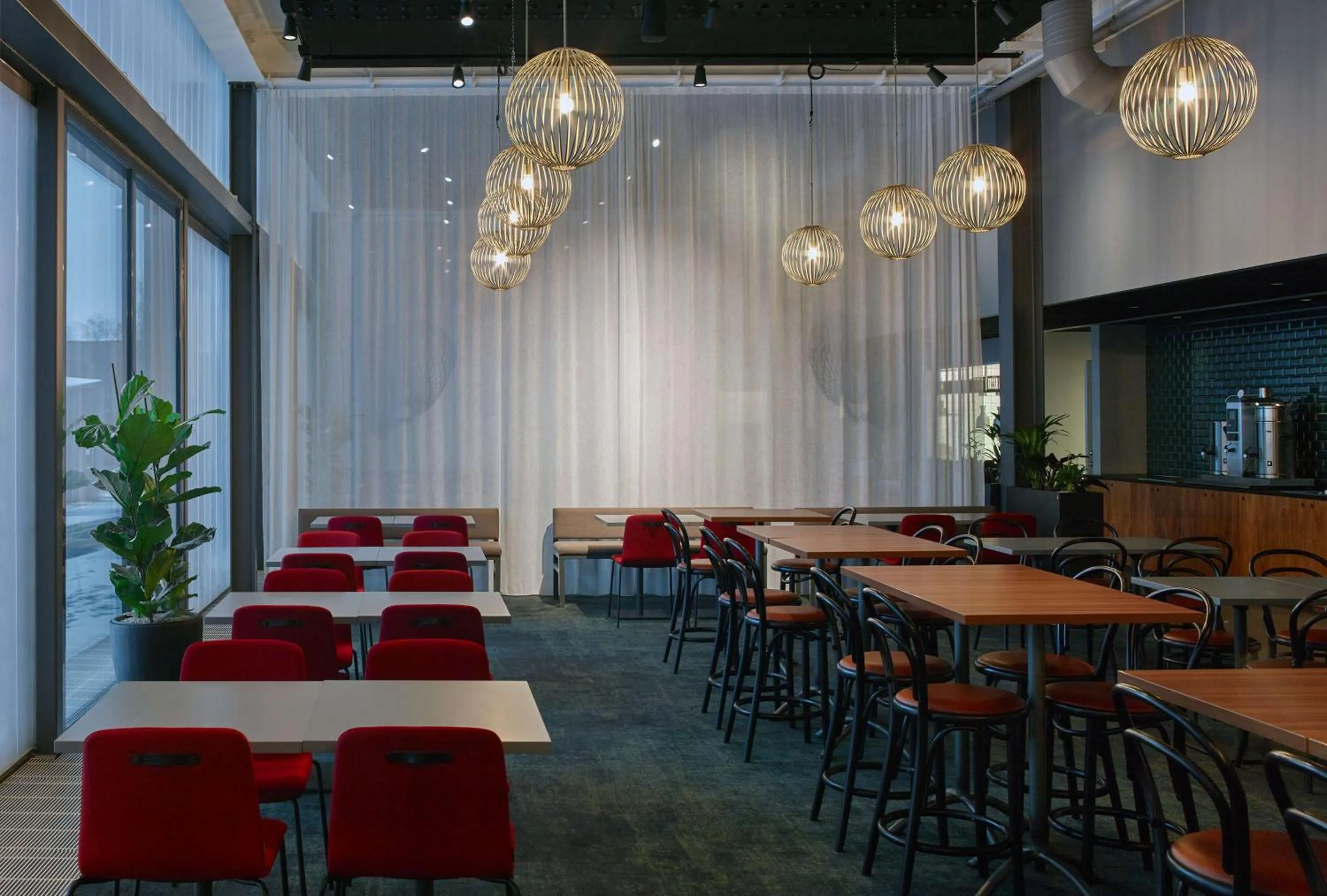 Restaurant/places to eat in Scandic Arlandastad