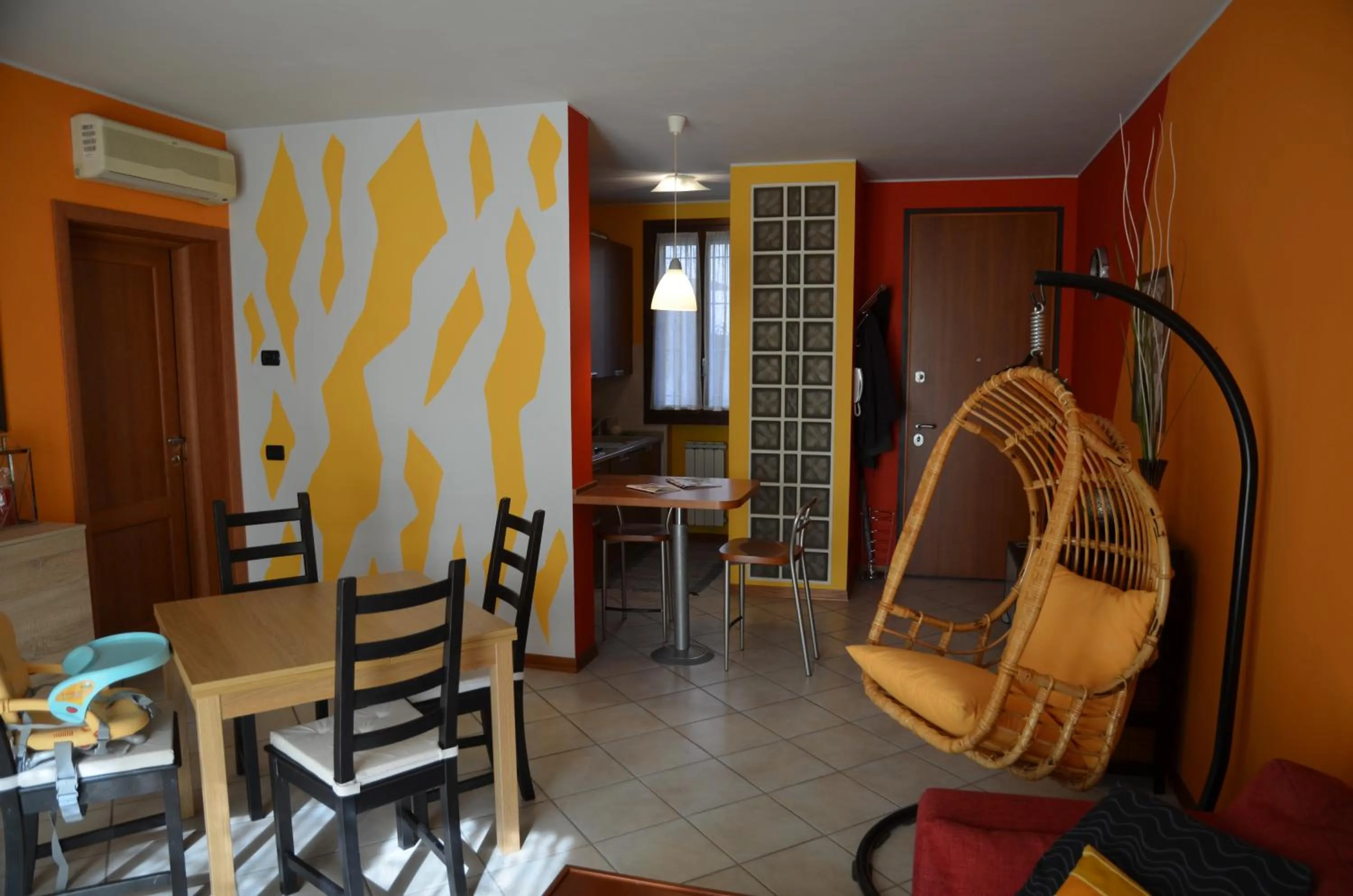 Communal lounge/ TV room in La Casetta