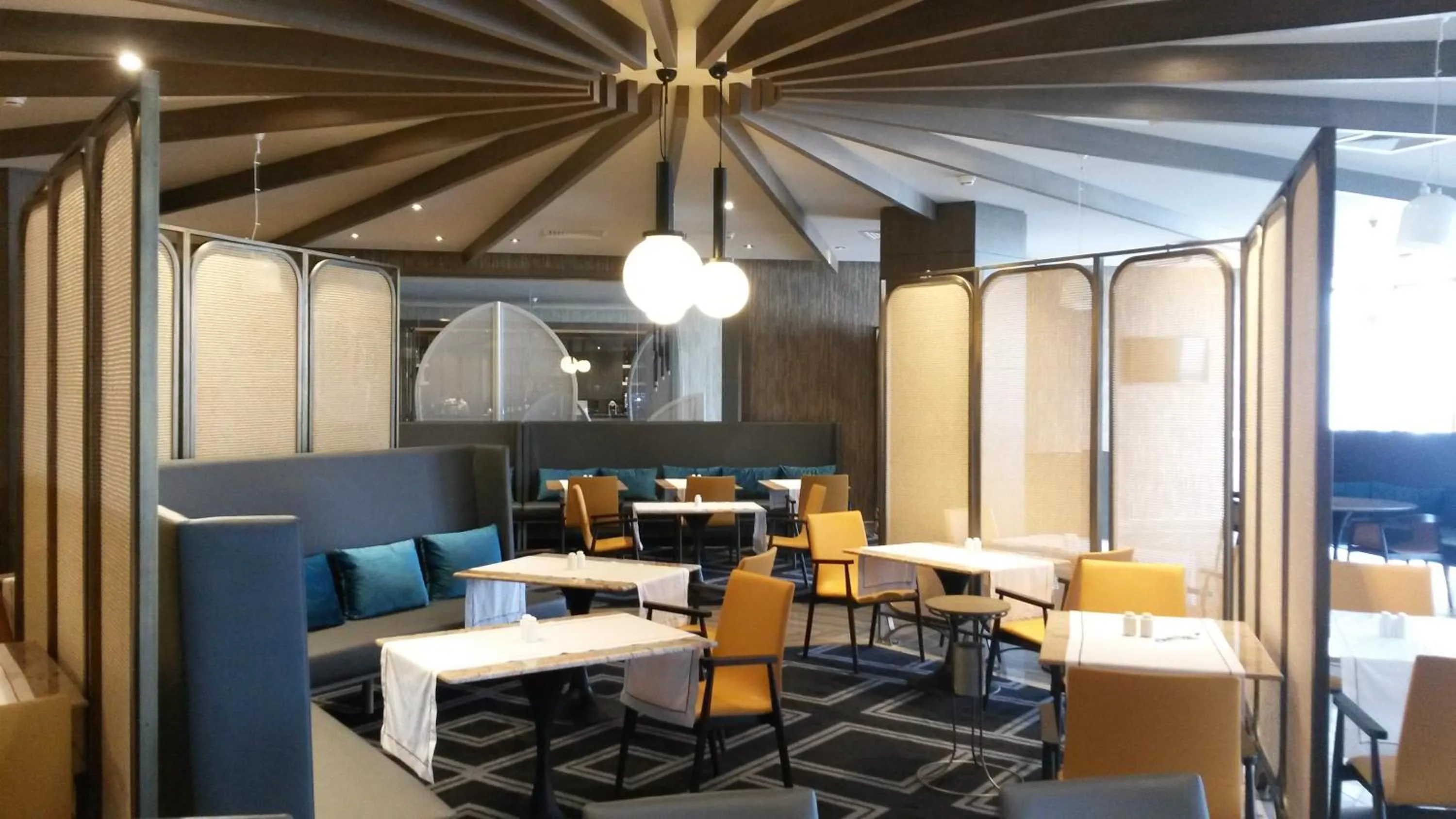 Restaurant/places to eat in Radisson Blu Hotel, Abidjan Airport