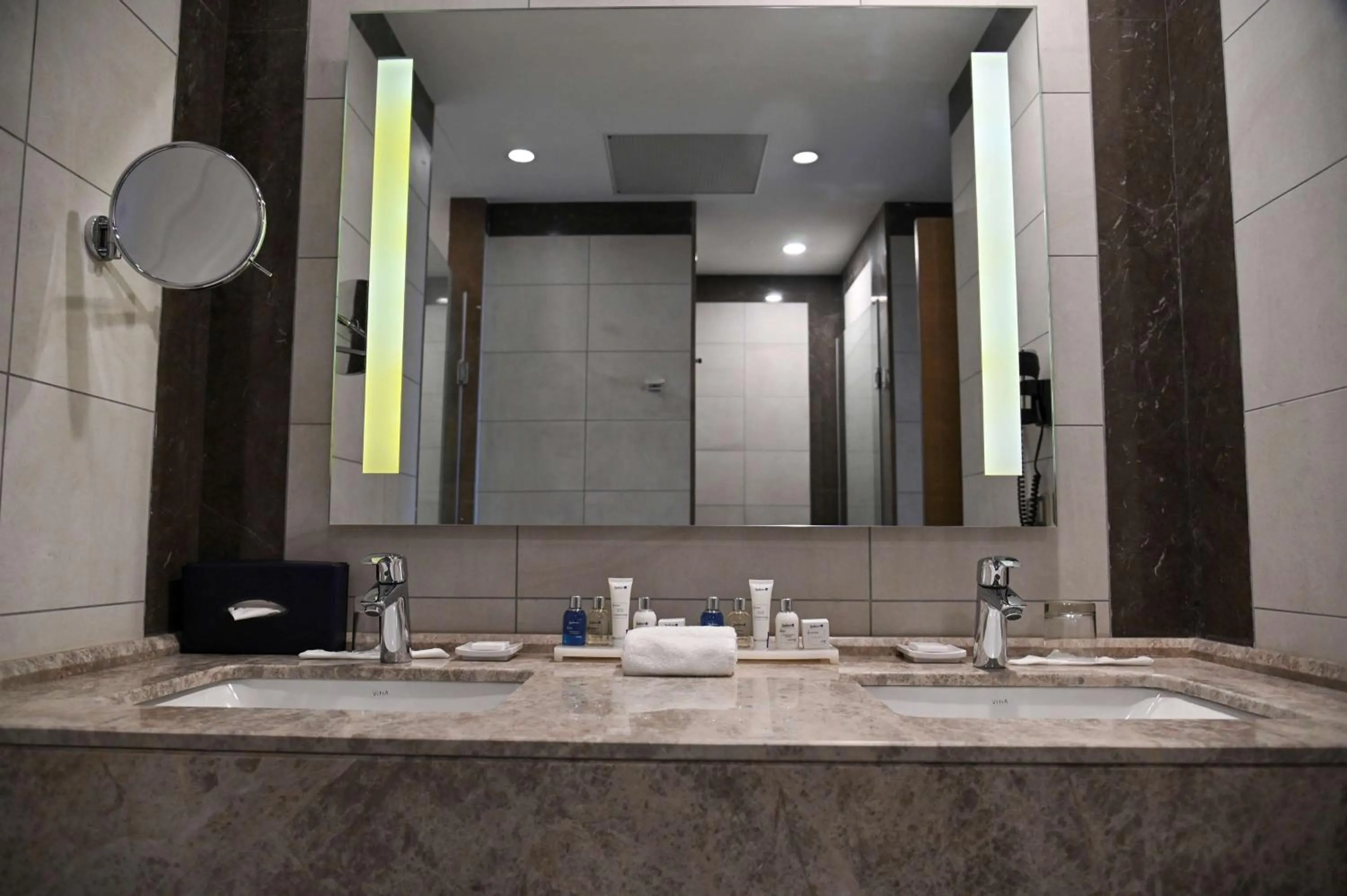 Shower in Radisson Blu Hotel, Abidjan Airport