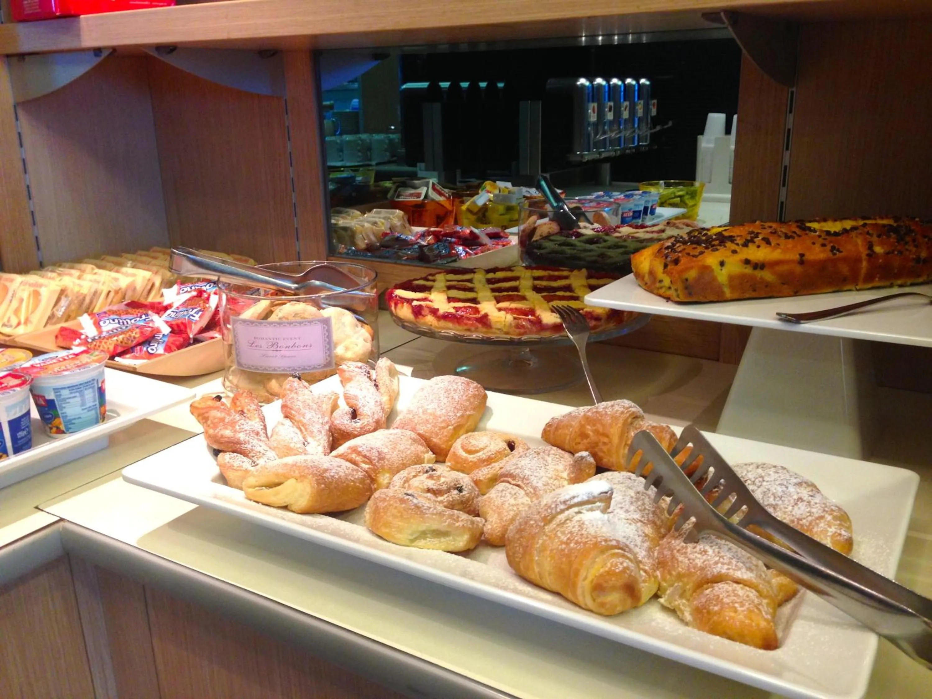 Restaurant/places to eat in Hotel Jole