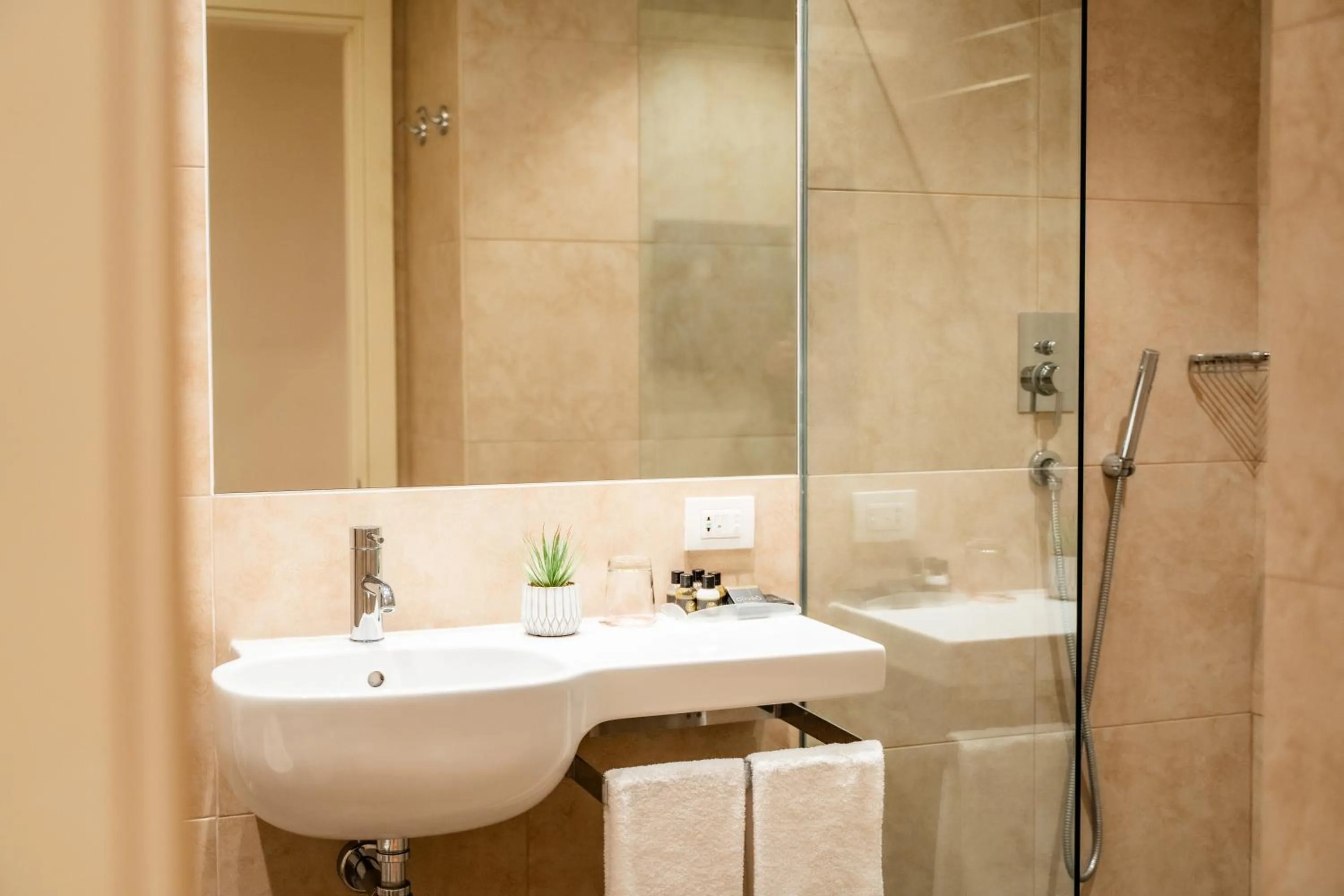 Shower in Hotel Capolago