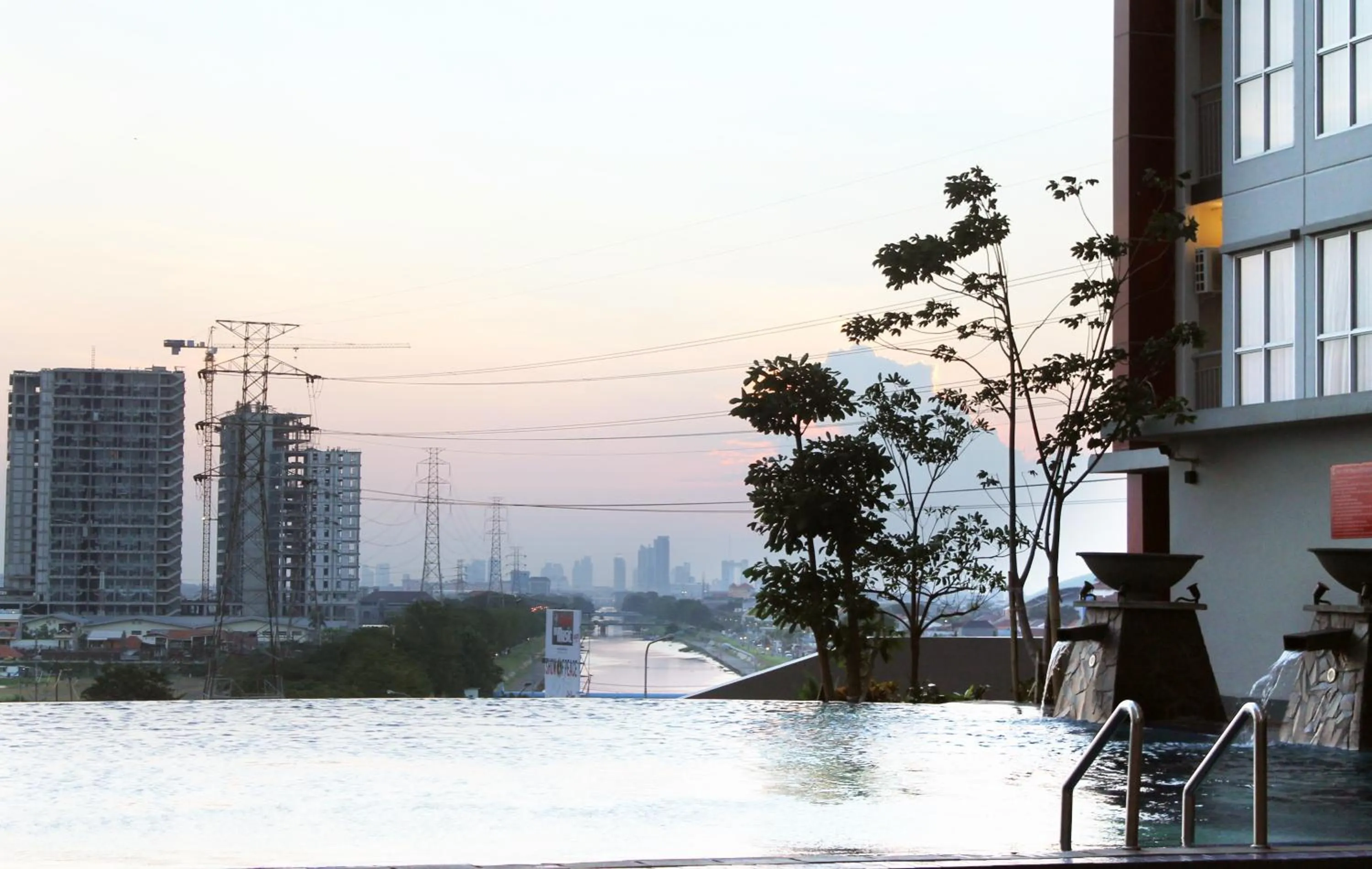  in Hotel Gunawangsa MERR