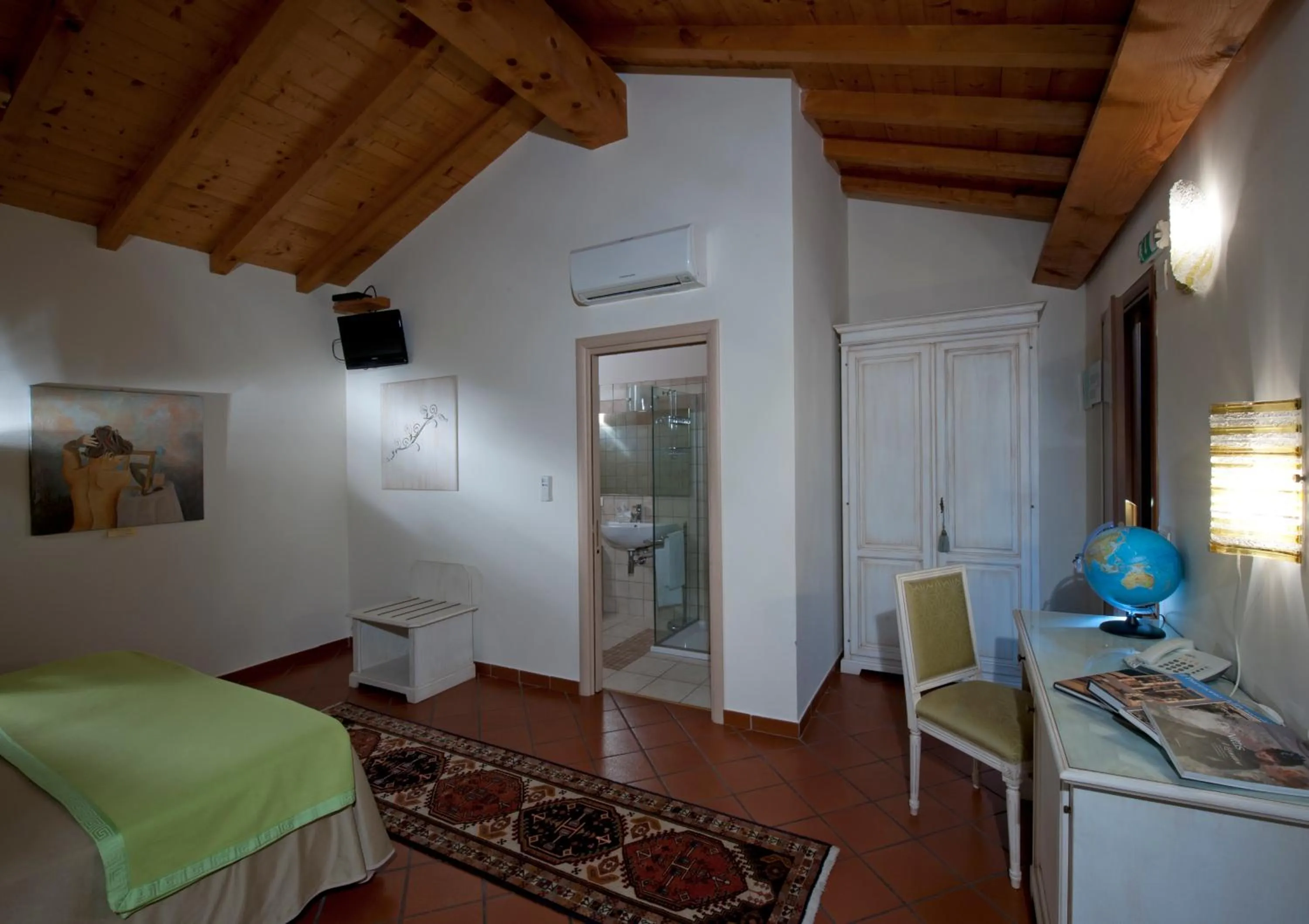 Photo of the whole room, Bed in Resort La Mola