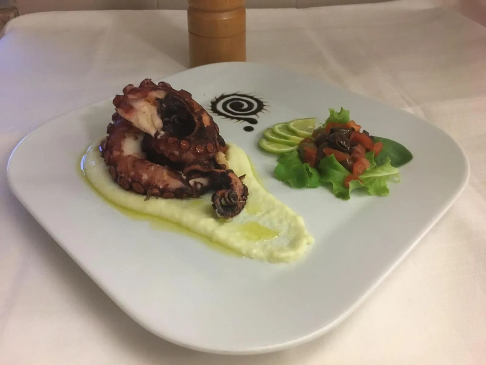 Meals in Resort La Mola