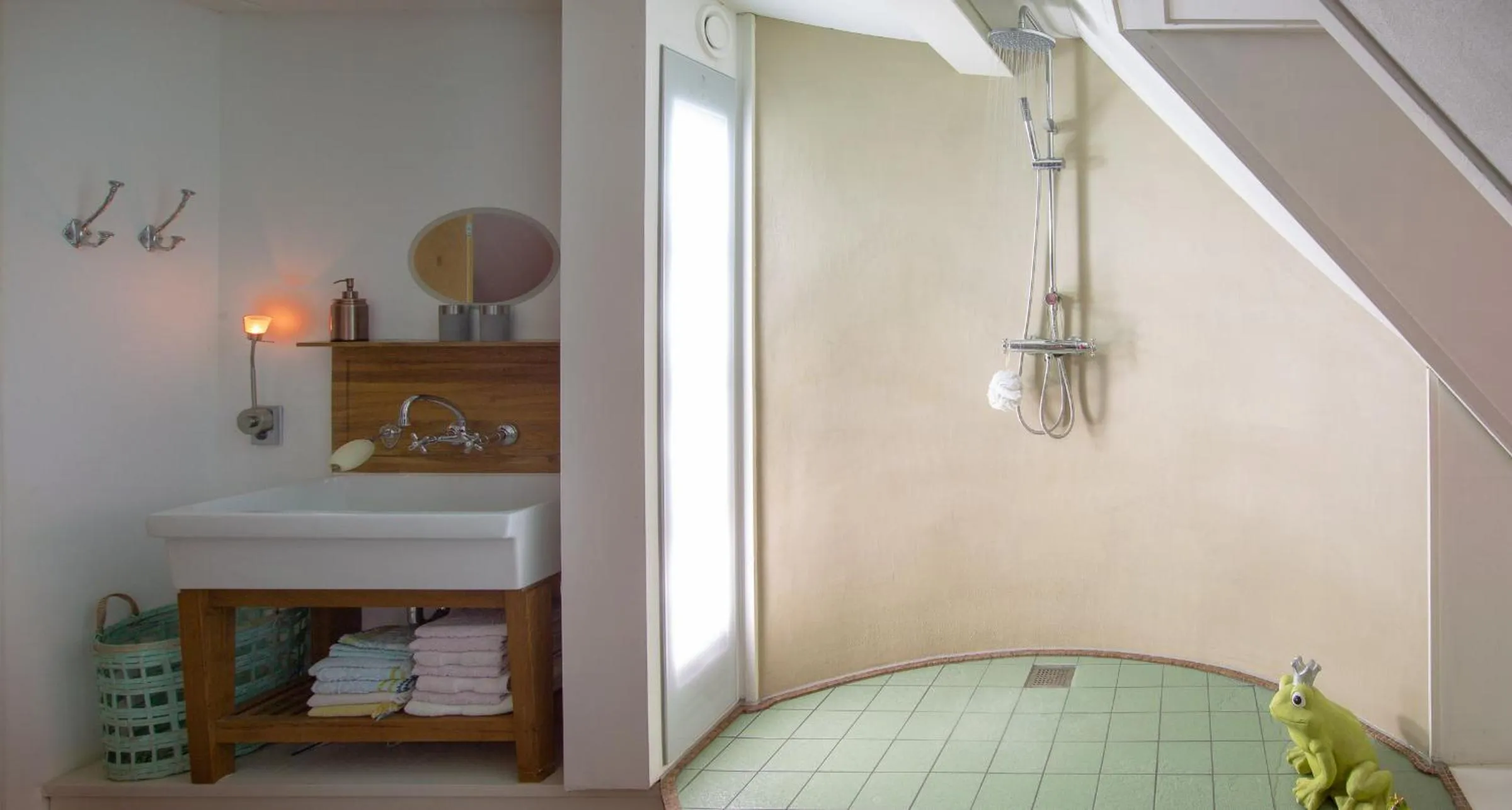 Decorative detail, Bed in El Puerto Bed and Breakfast