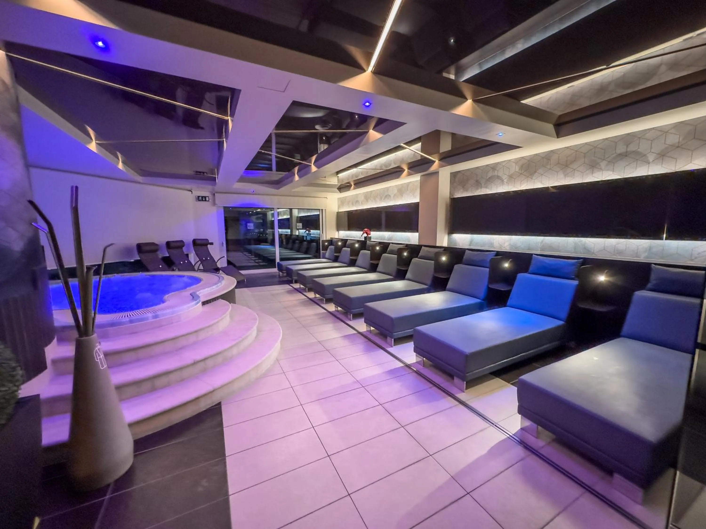 Hot Tub in Wellness Hotel Casa Barca (Adult Only)