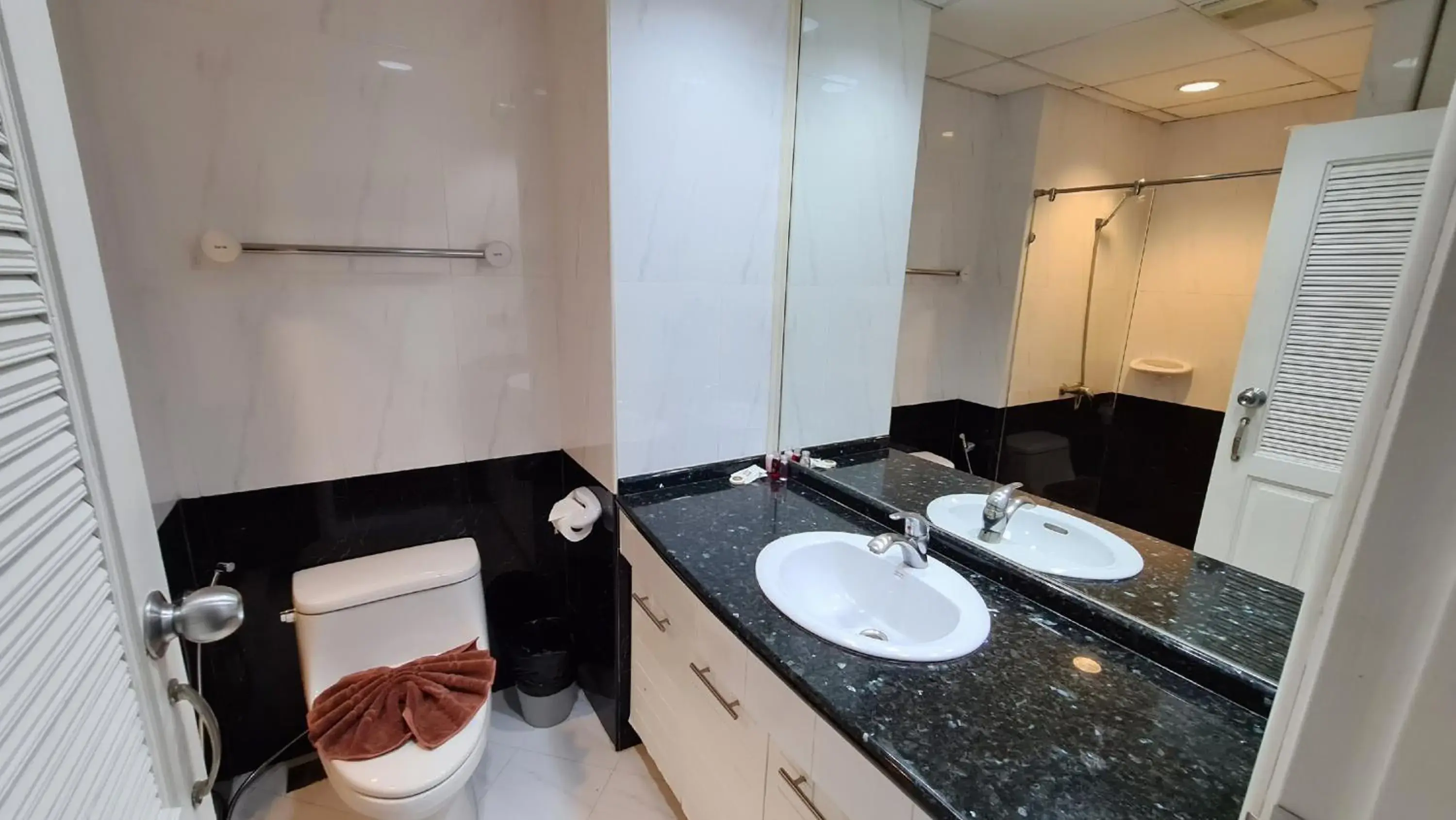 Bathroom in View Talay 6 Pattaya Beach by CANDO Bathroom in View Talay 6 Pattaya Beach by CANDO