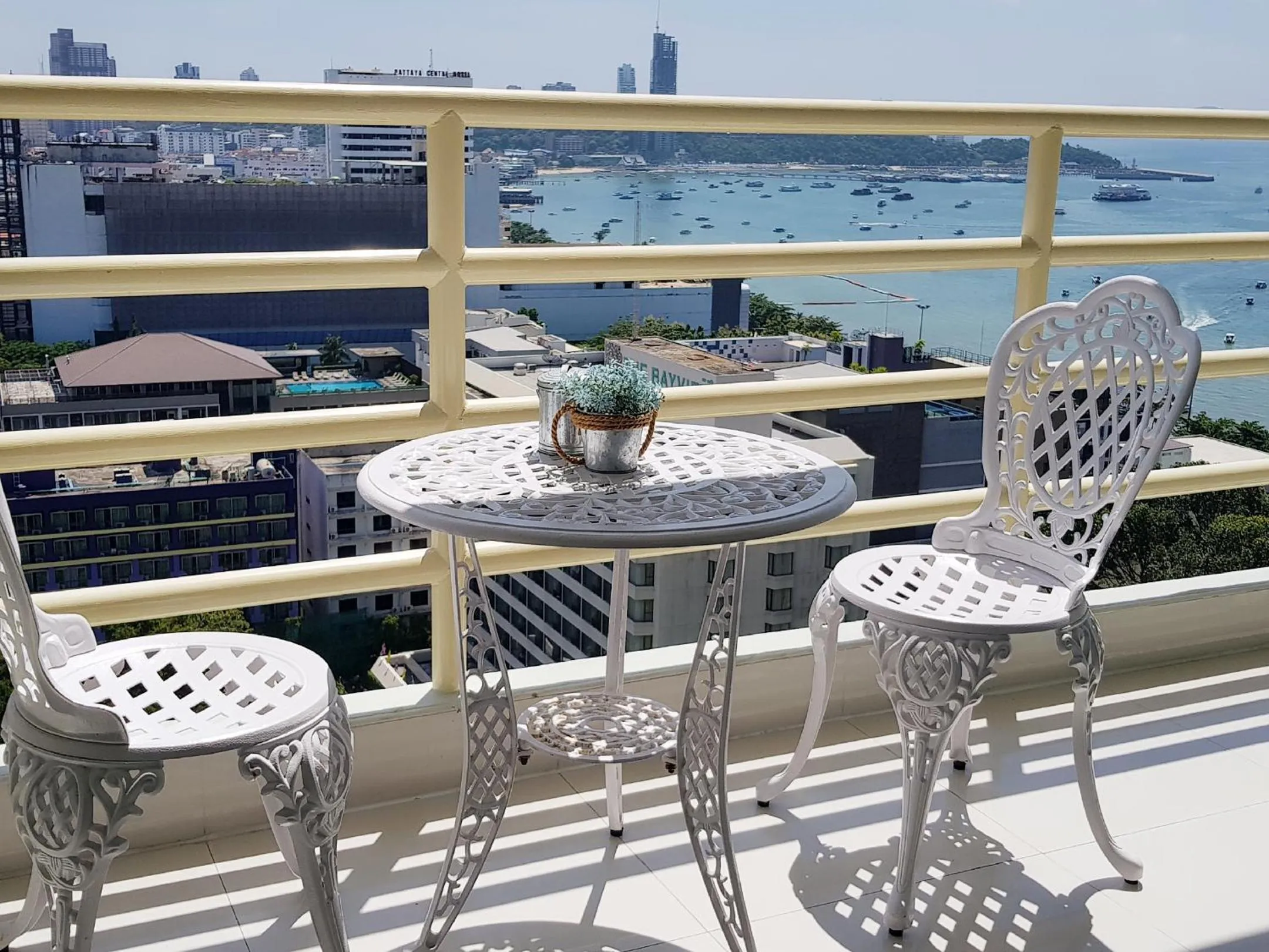 Balcony/Terrace in View Talay 6 Pattaya Beach by CANDO