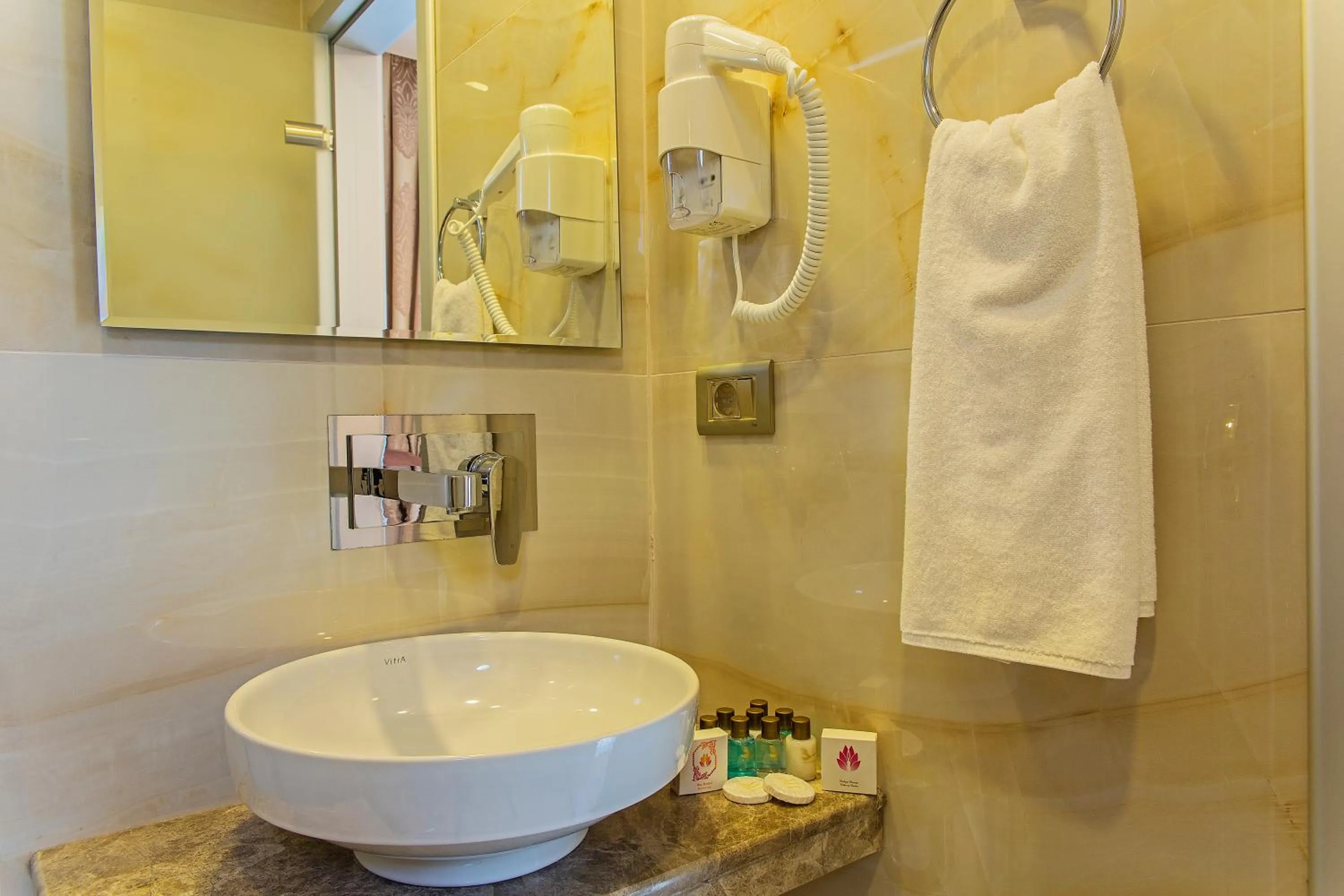 Shower in Grand Naki Hotel