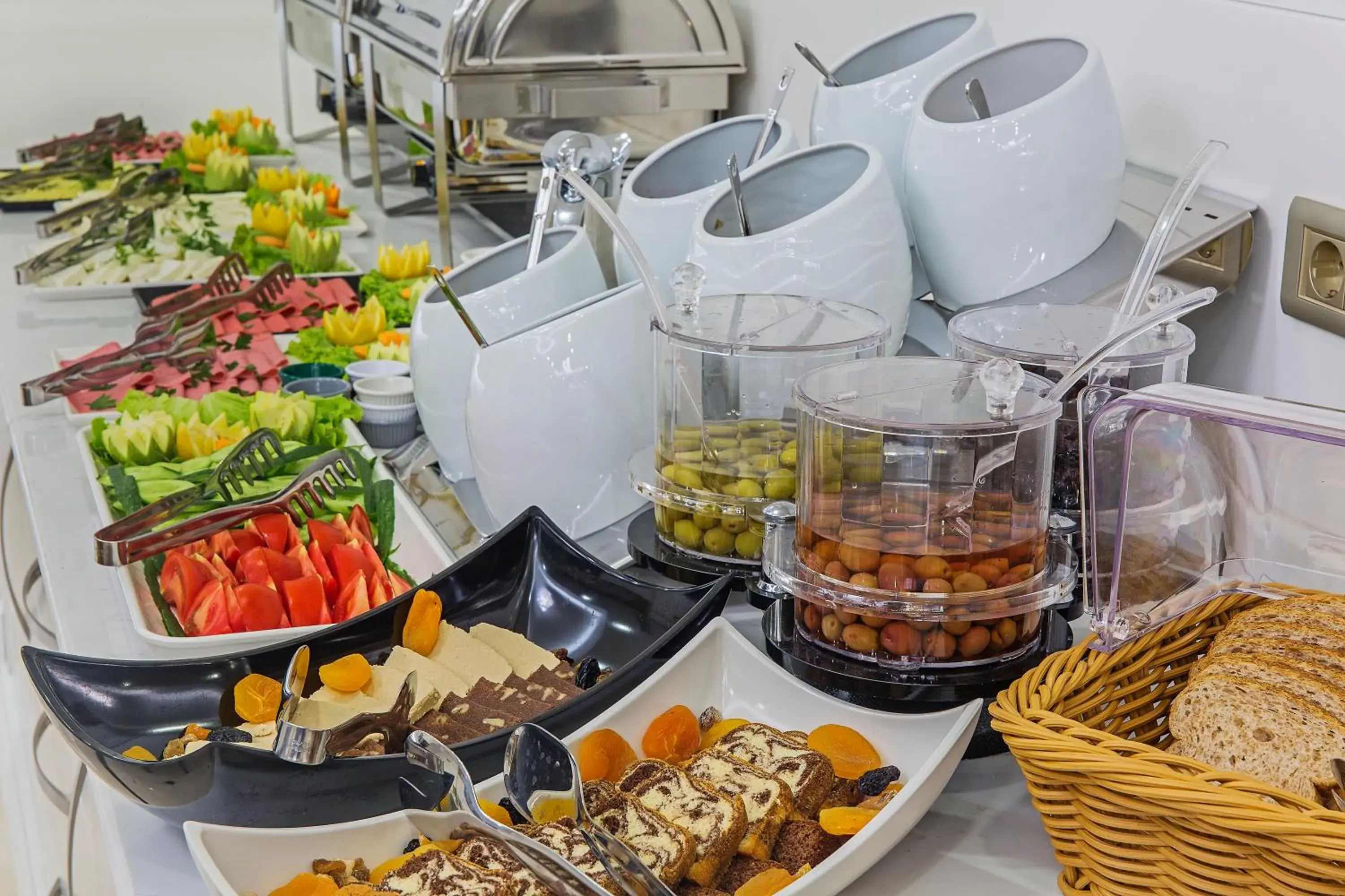 Food and drinks in Grand Naki Hotel Food and drinks in Grand Naki Hotel