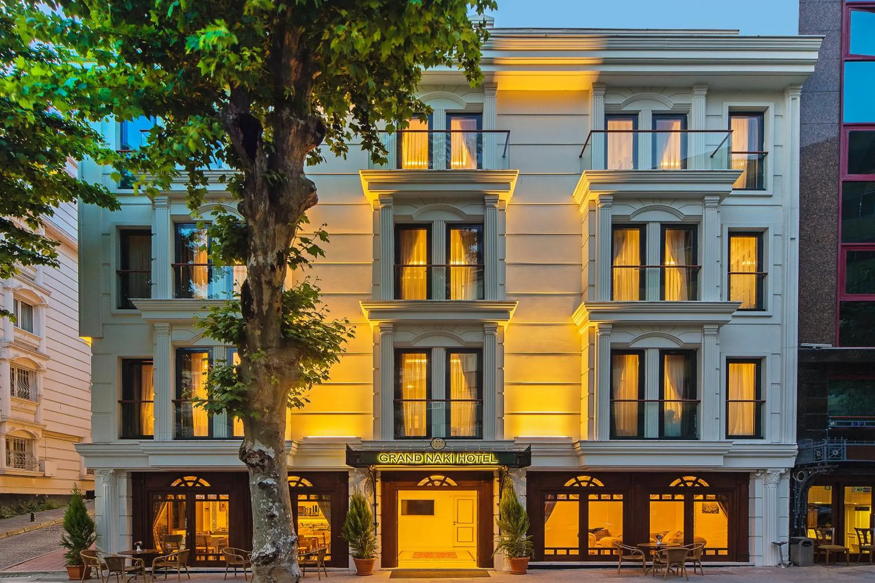 Facade/entrance in Grand Naki Hotel Facade/entrance in Grand Naki Hotel