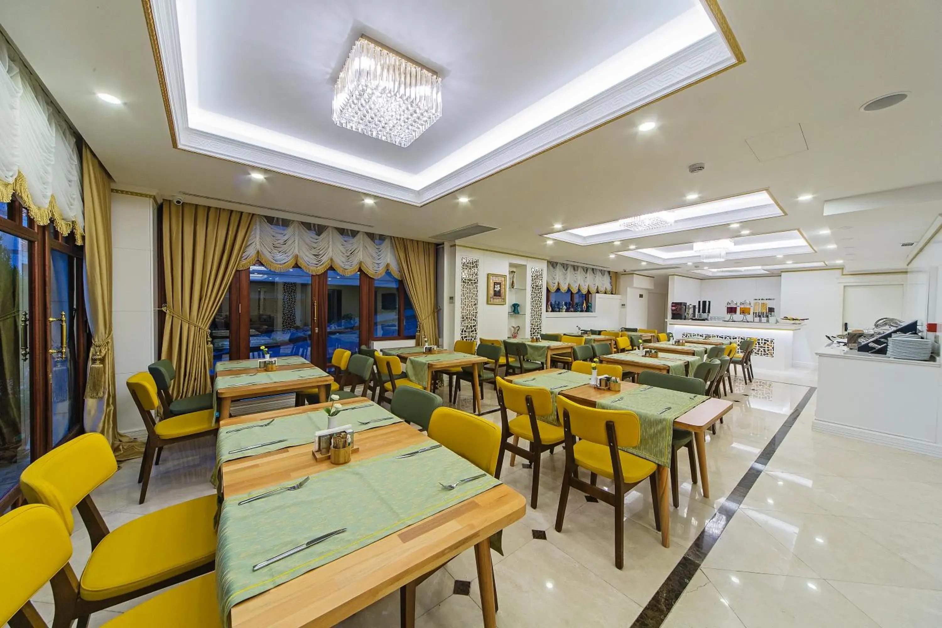 Restaurant/places to eat in Grand Naki Hotel Restaurant/places to eat in Grand Naki Hotel