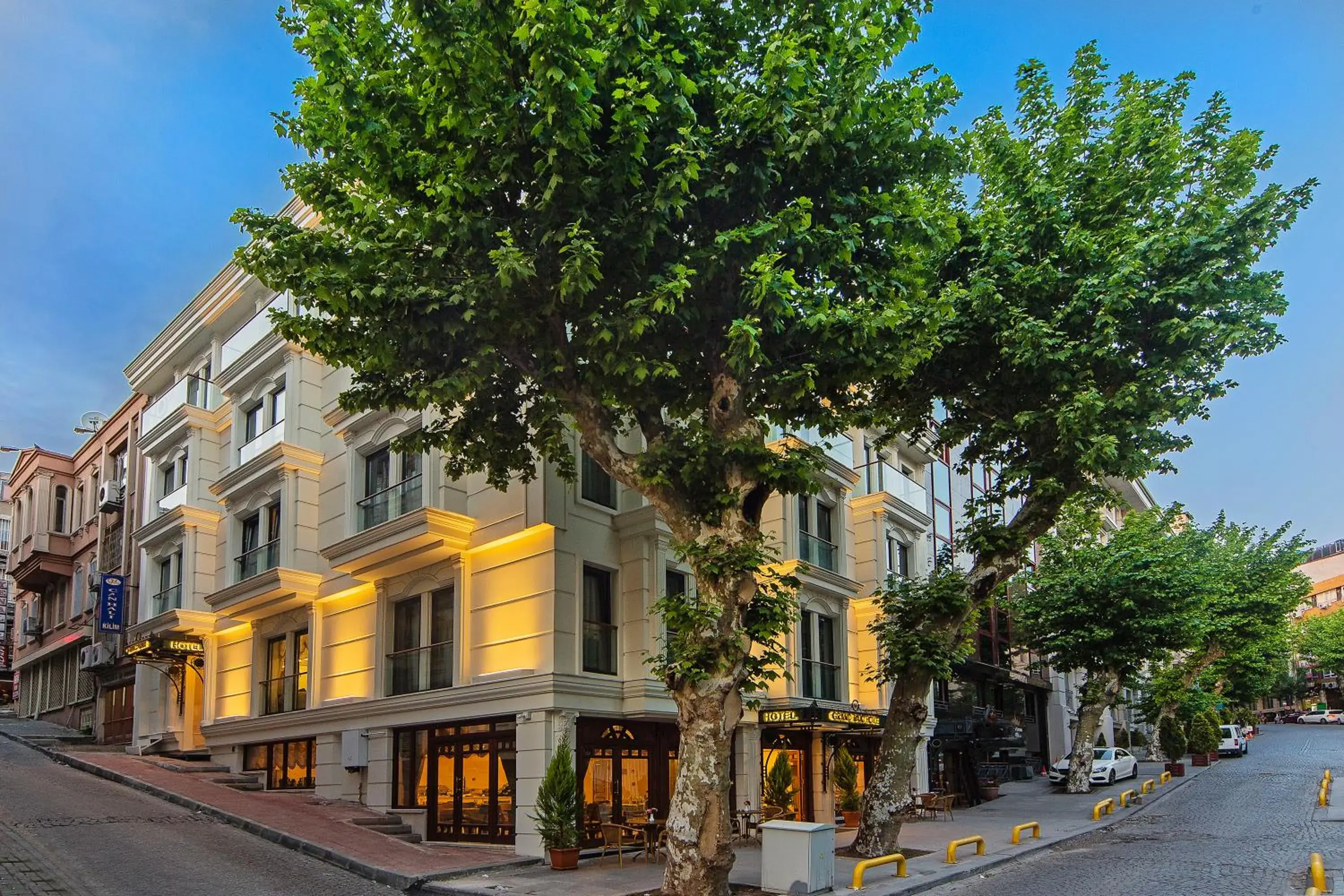 Facade/entrance in Grand Naki Hotel Facade/entrance in Grand Naki Hotel