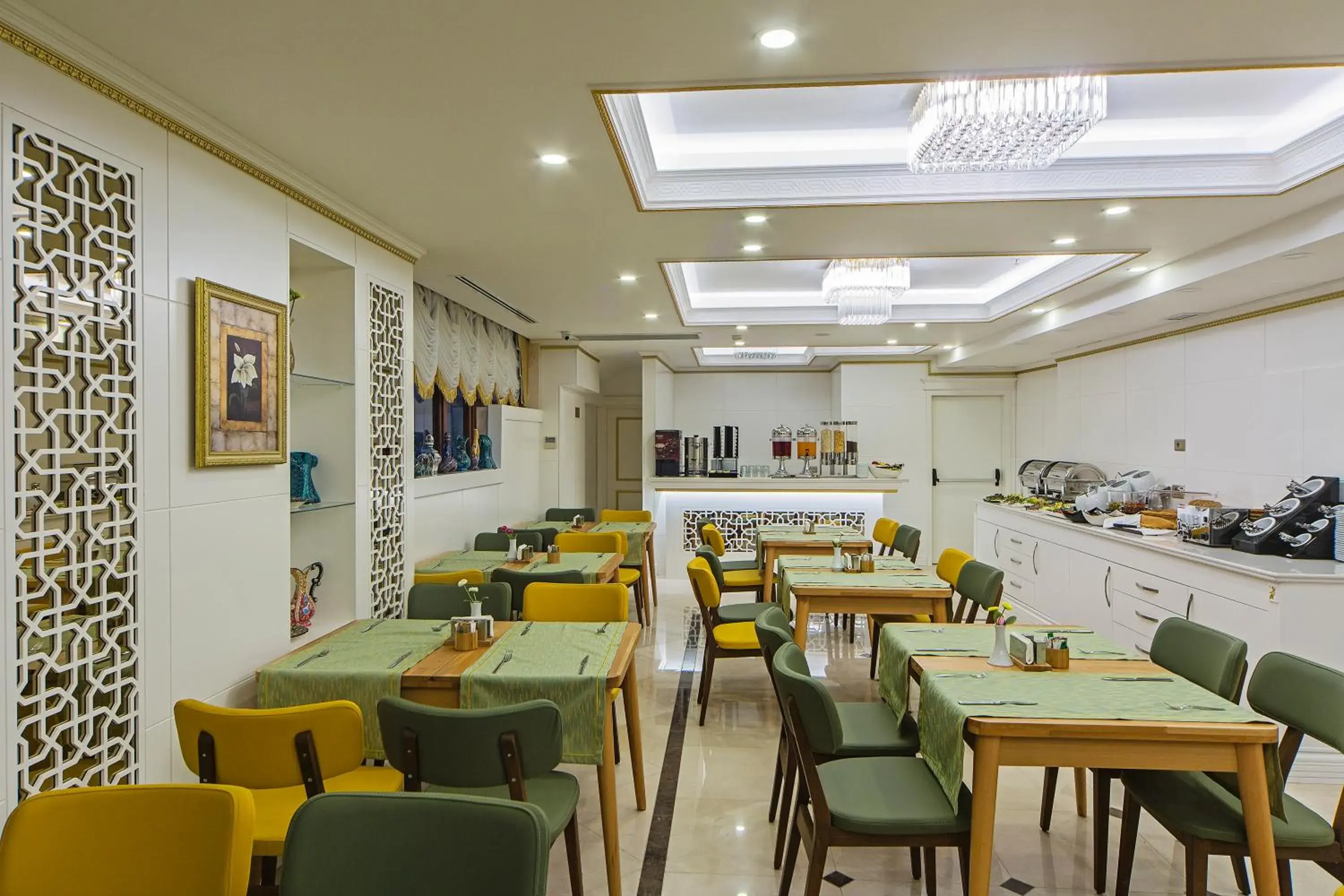 Restaurant/places to eat in Grand Naki Hotel Restaurant/places to eat in Grand Naki Hotel