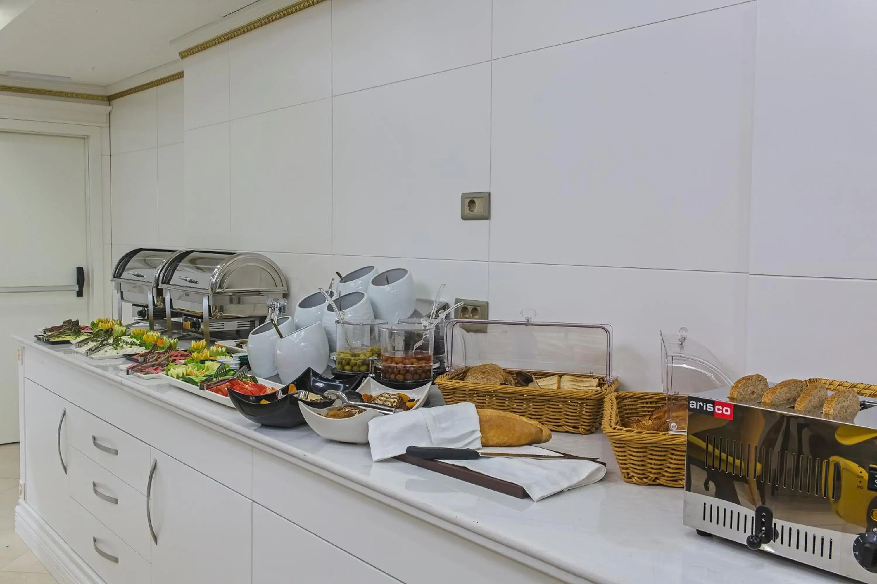 Restaurant/places to eat in Grand Naki Hotel Restaurant/places to eat in Grand Naki Hotel