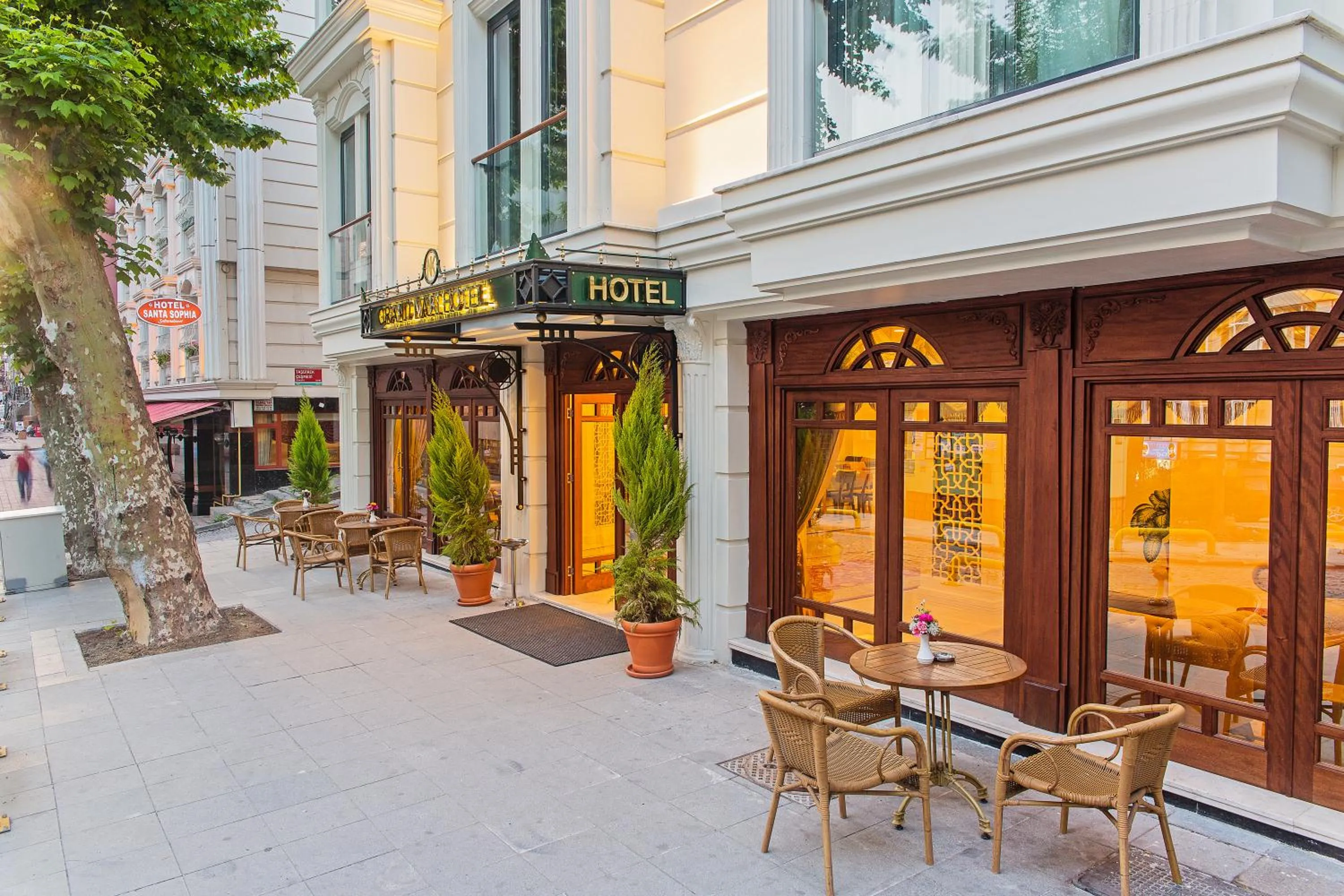 Facade/entrance in Grand Naki Hotel