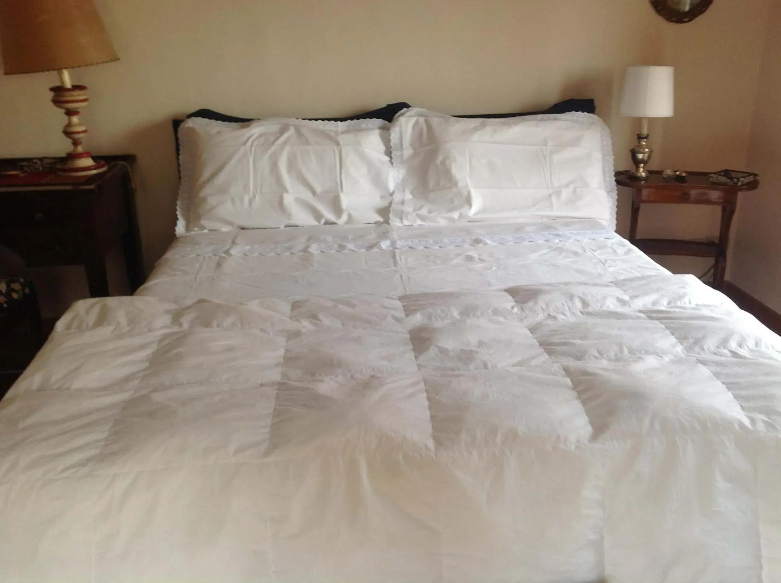 Superior King Room - single occupancy in A Casa Armenia B&B Superior King Room - single occupancy in A Casa Armenia B&B