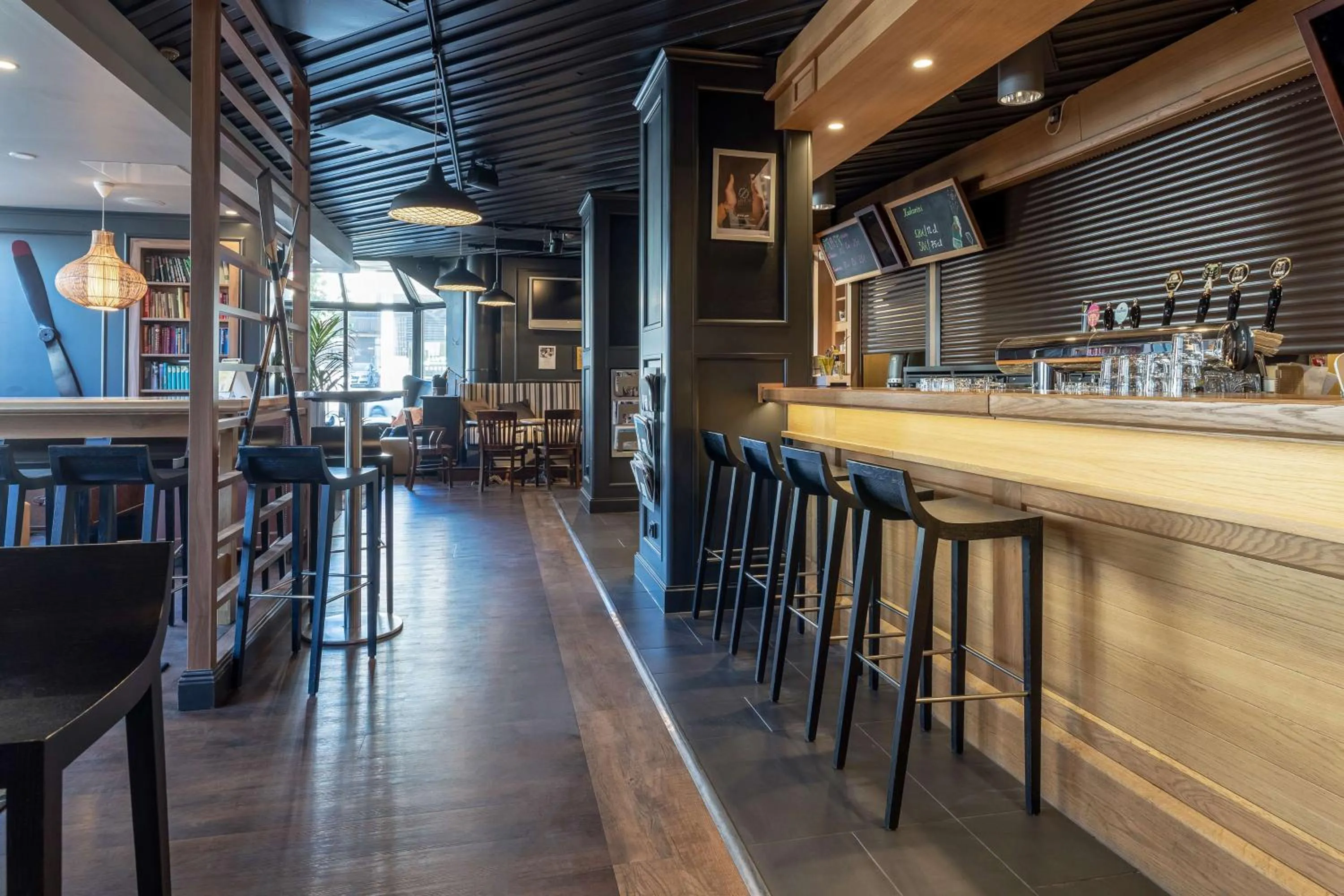 Lounge or bar in Scandic Jyväskylä City