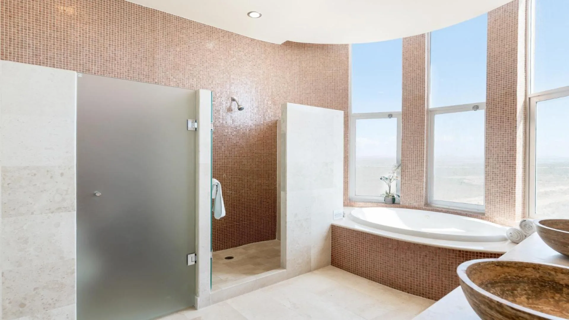 Bathroom in Encanto Living Penthouse by Kivoya