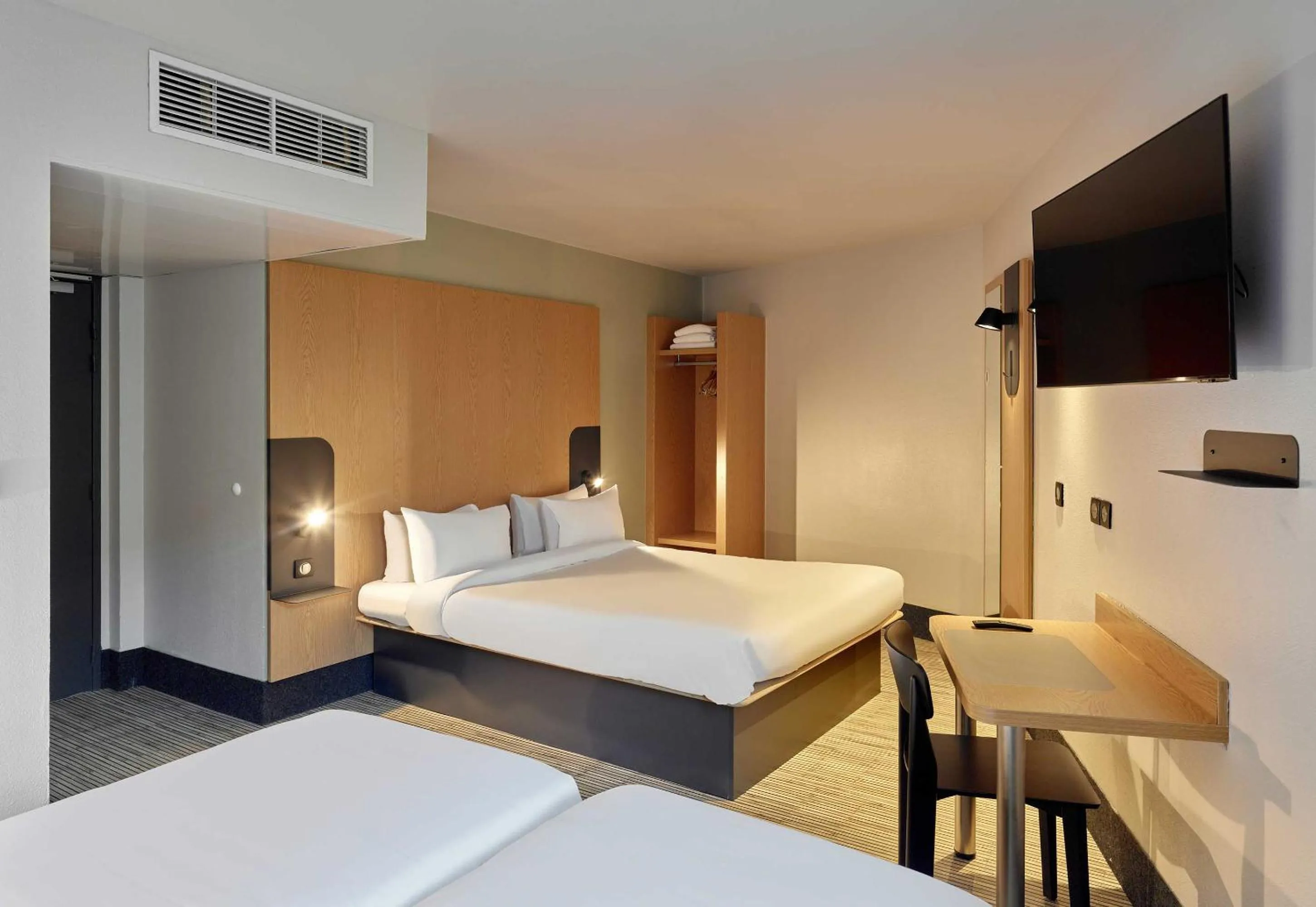 Bedroom, Bed in B&B HOTEL Paris Est Bobigny Université