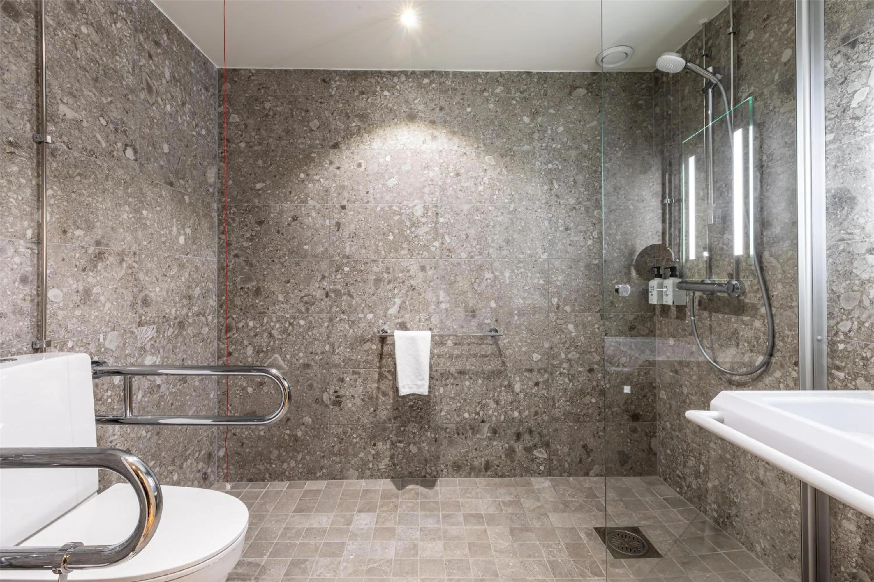 Bathroom in Scandic Laajavuori