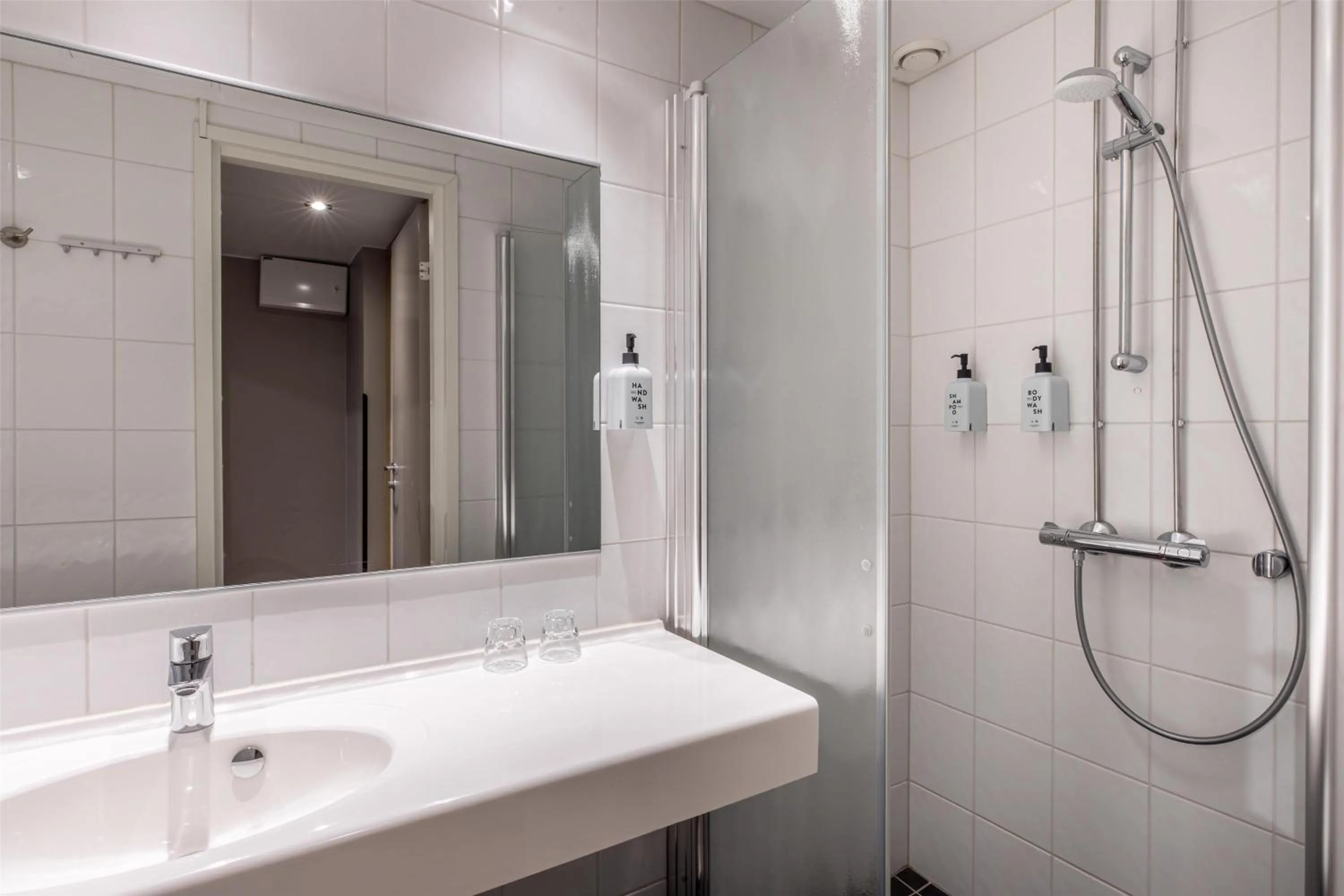 Bathroom in Scandic Laajavuori