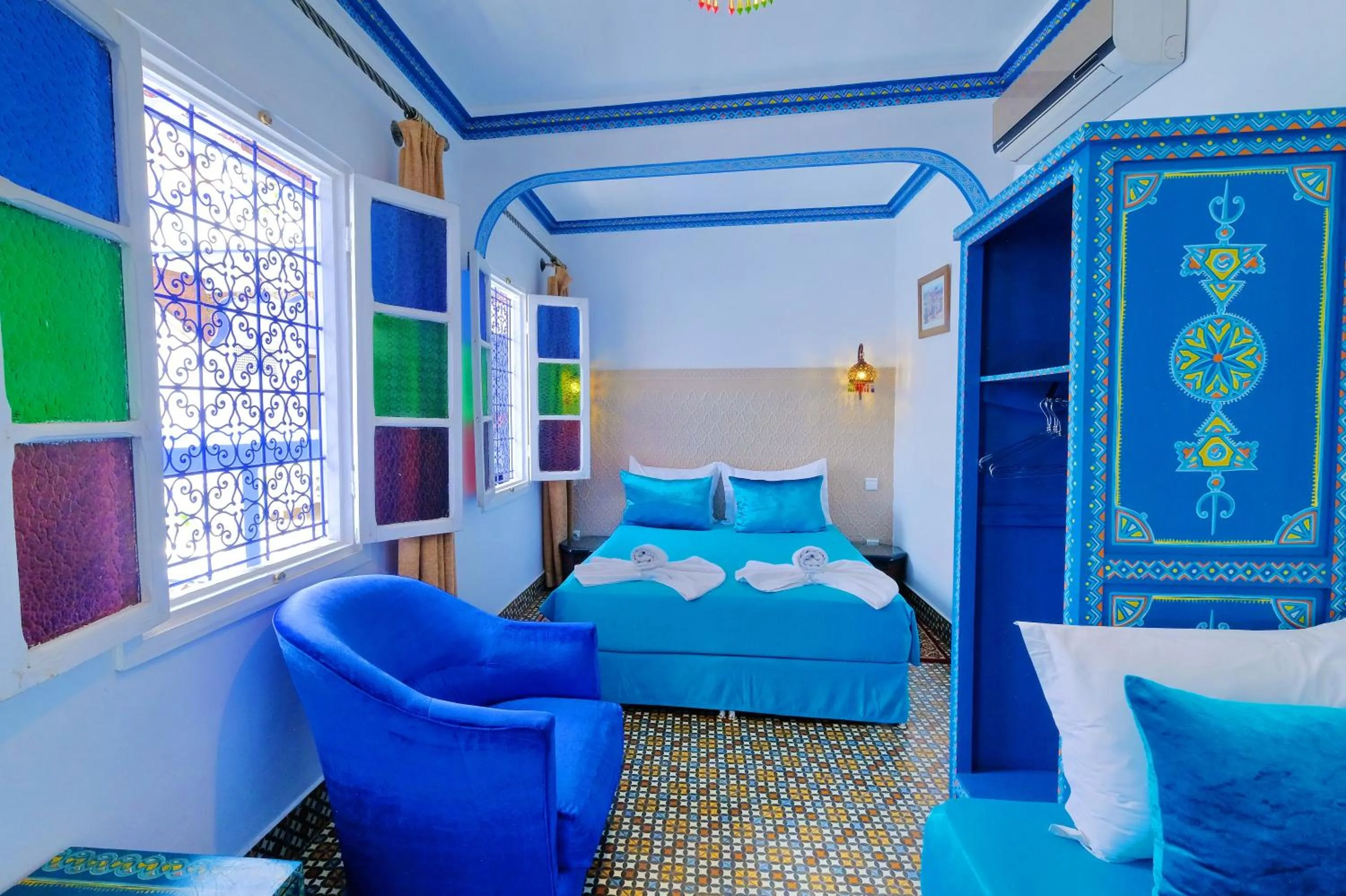 Living room, Bed in Riad Hôtel Essaouira