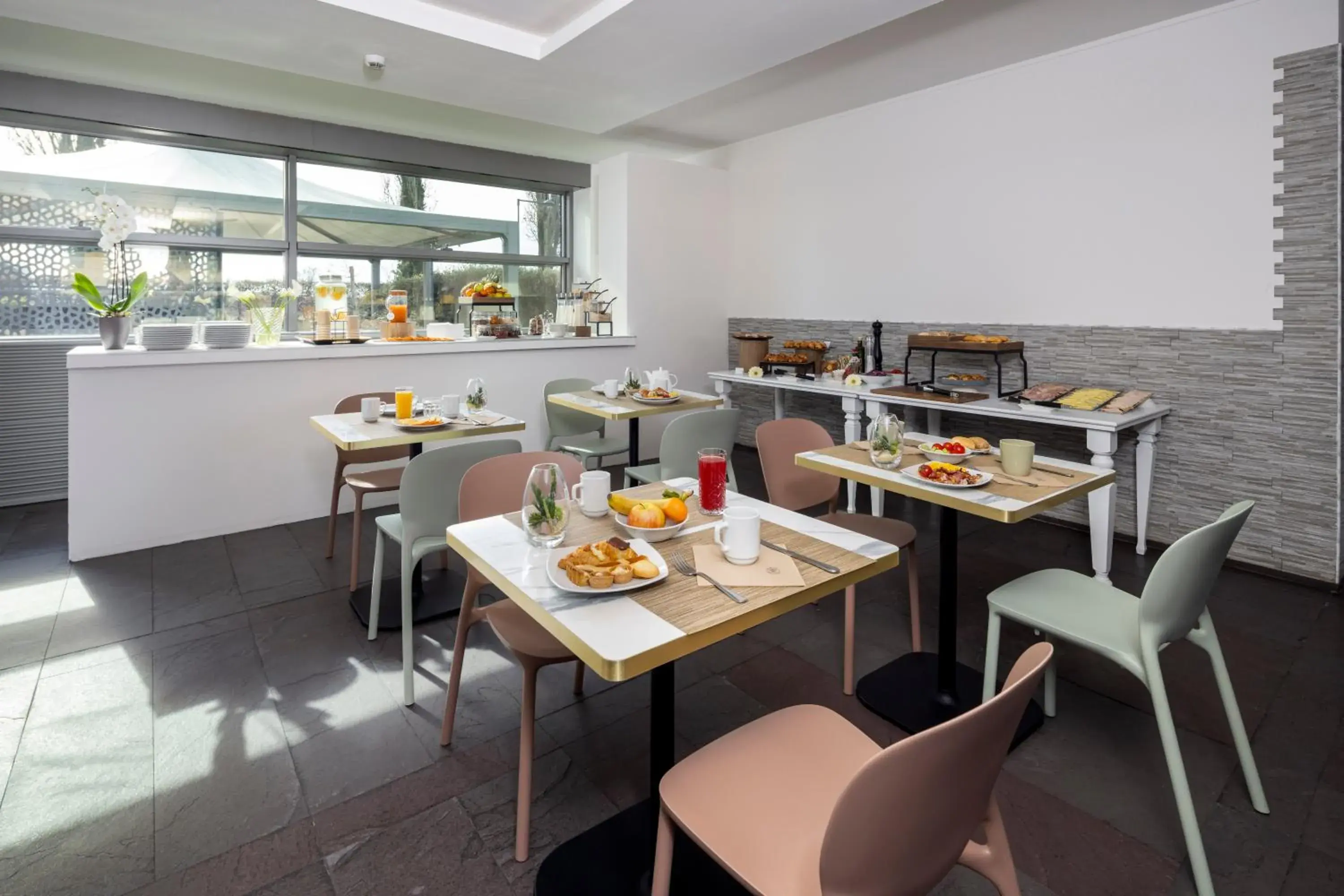 Buffet breakfast in Best Western Hotel Green City Buffet breakfast in Best Western Hotel Green City