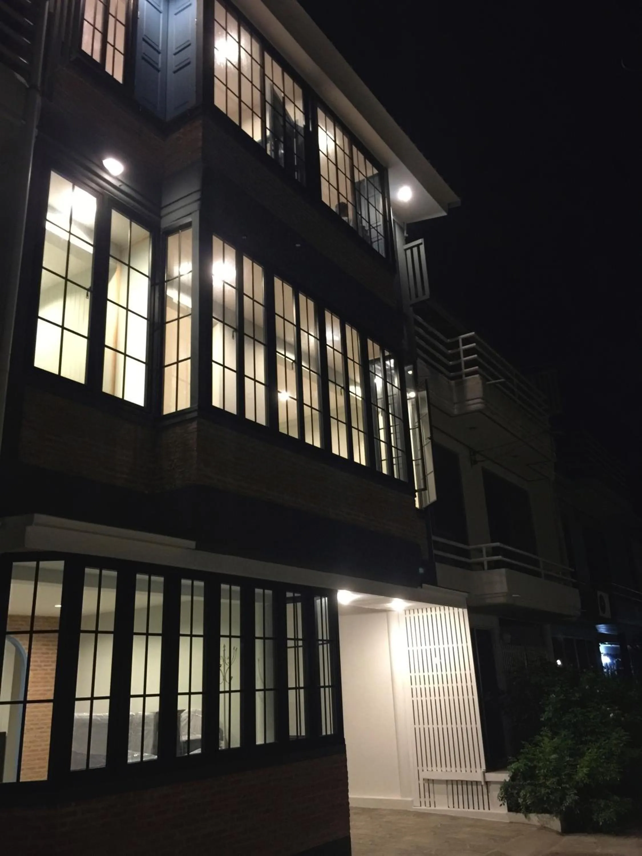 Night in fio's house by the sea