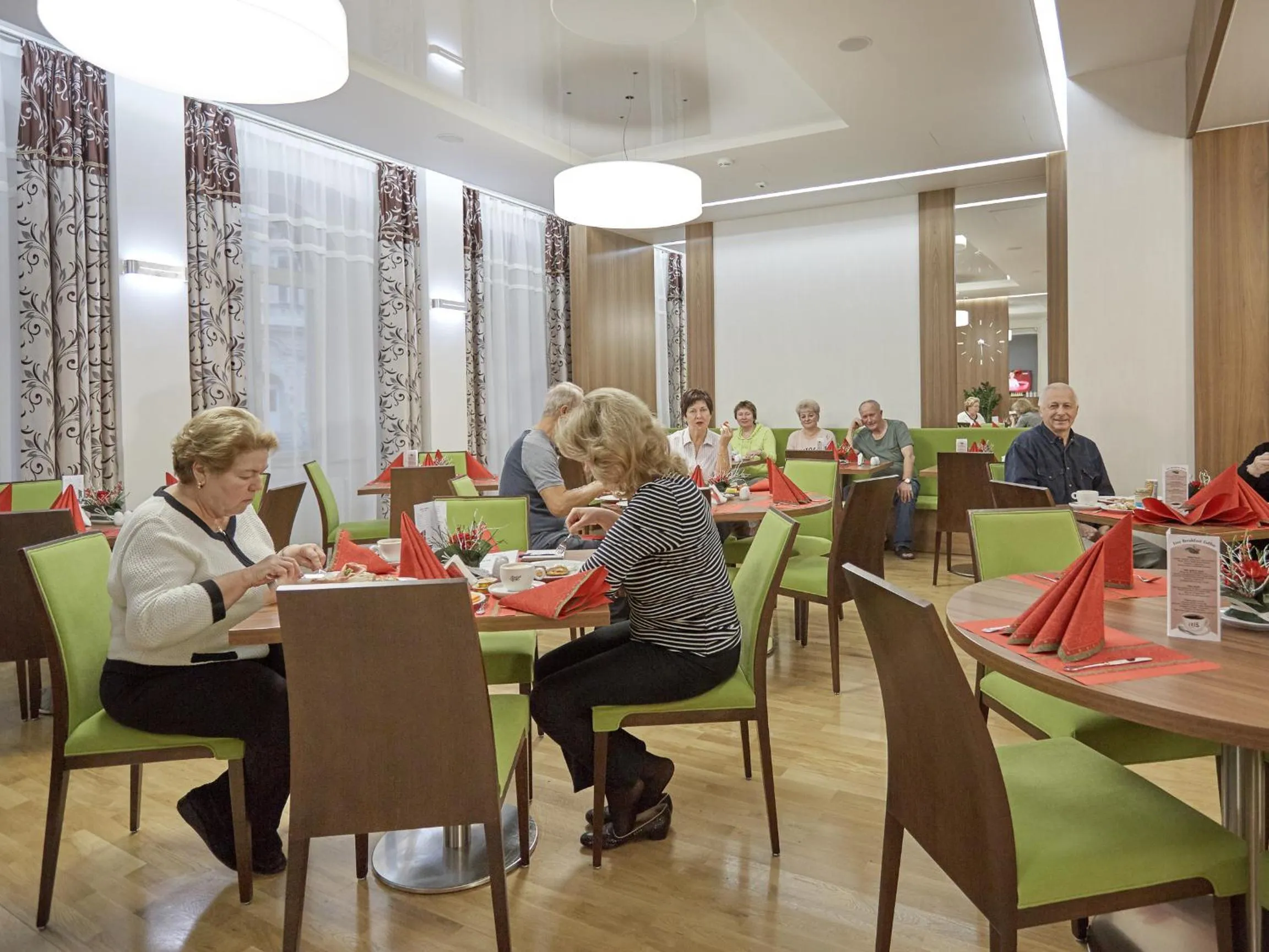 Restaurant/places to eat in Spa Hotel Iris