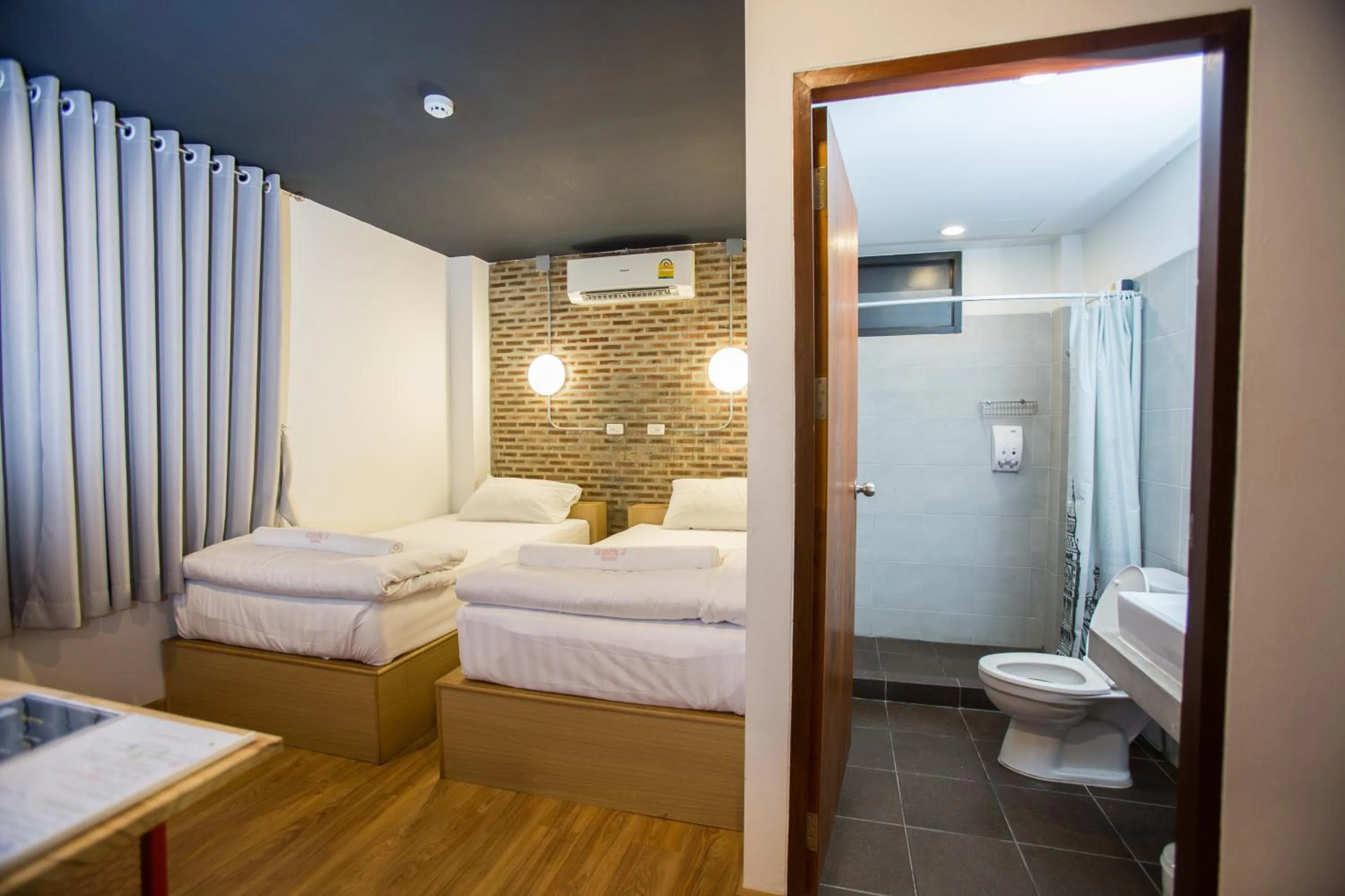 Bathroom in Give Me 5 Hostel