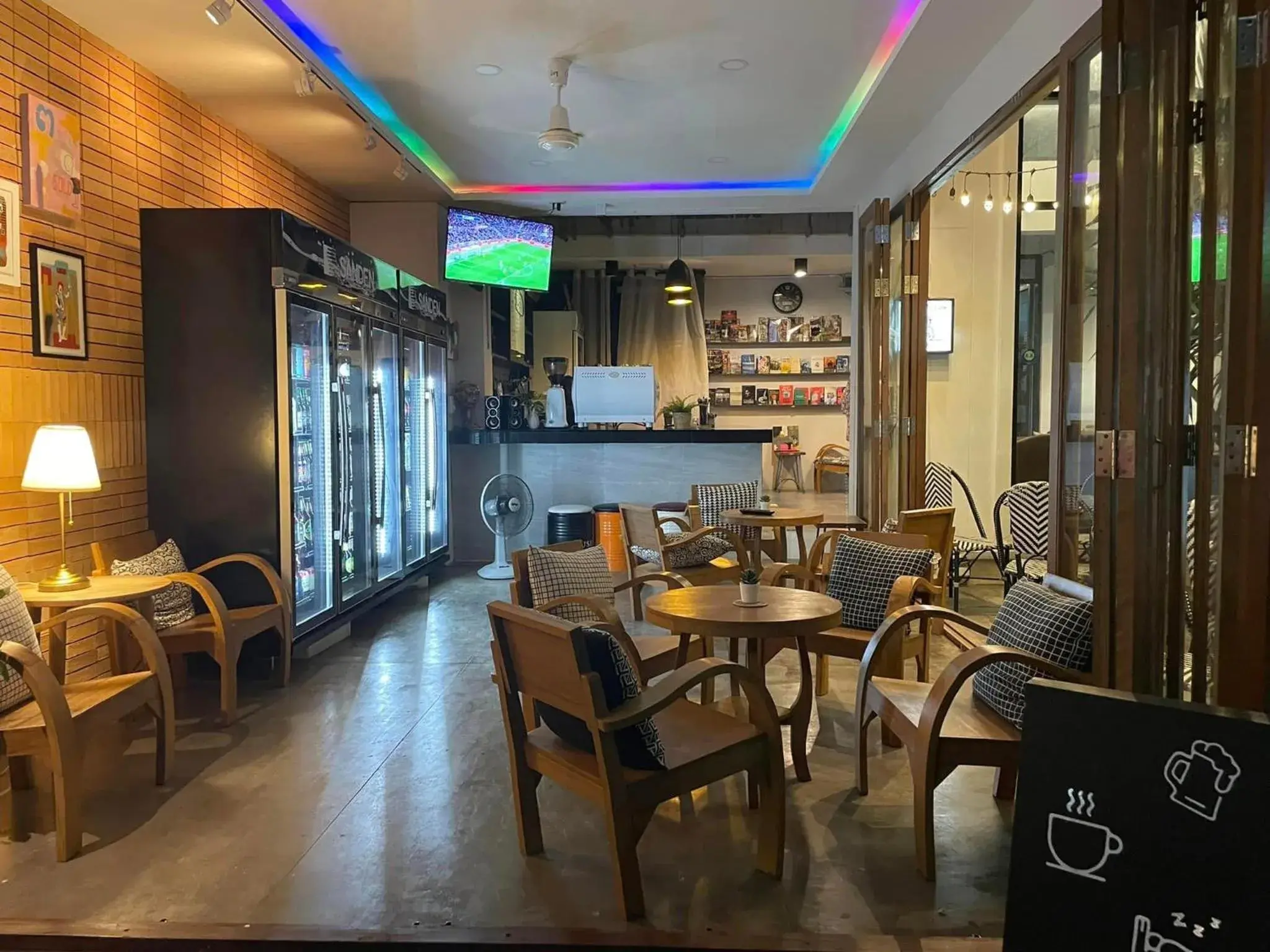 Lounge or bar in Give Me 5 Hostel Lounge or bar in Give Me 5 Hostel