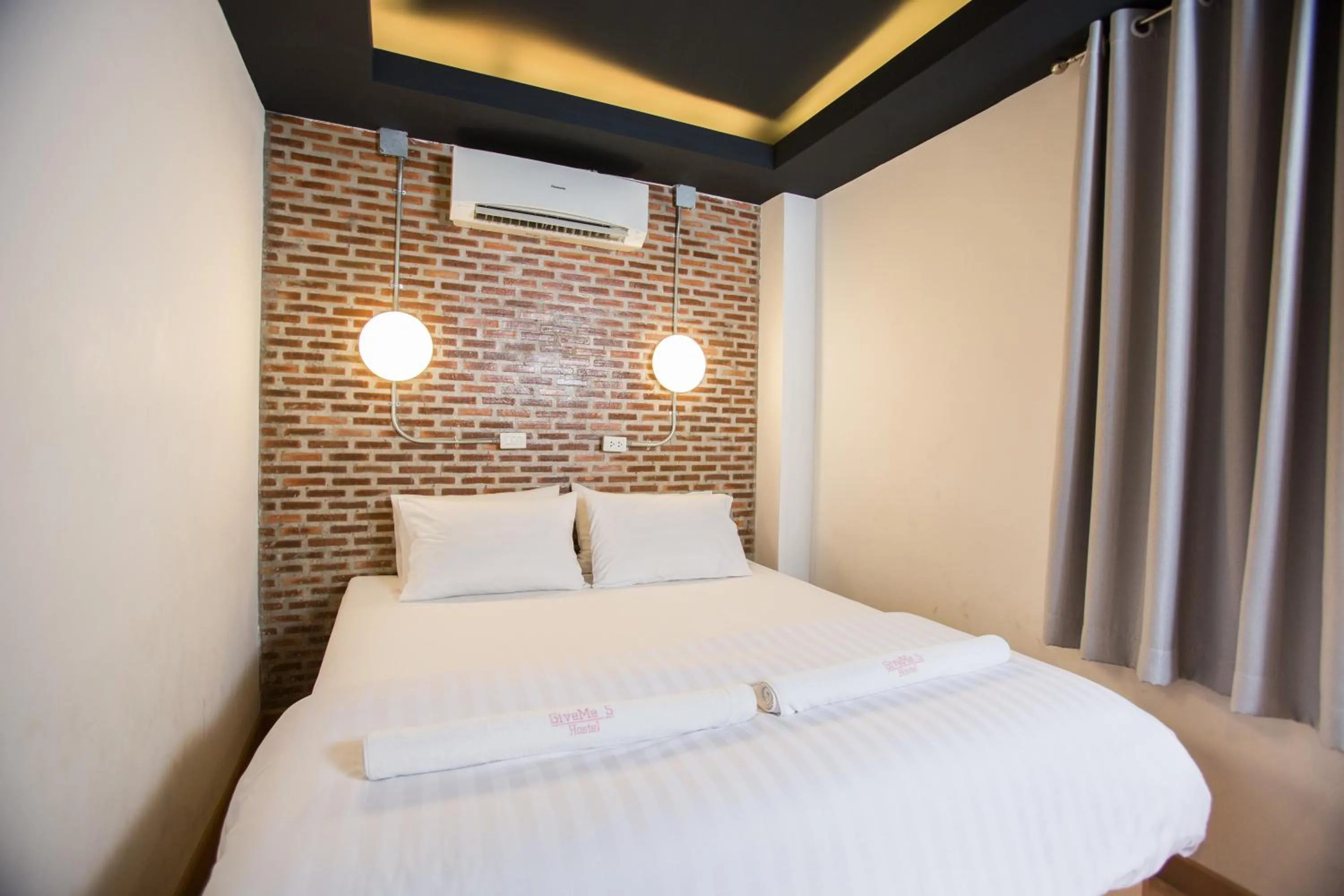 Bedroom in Give Me 5 Hostel