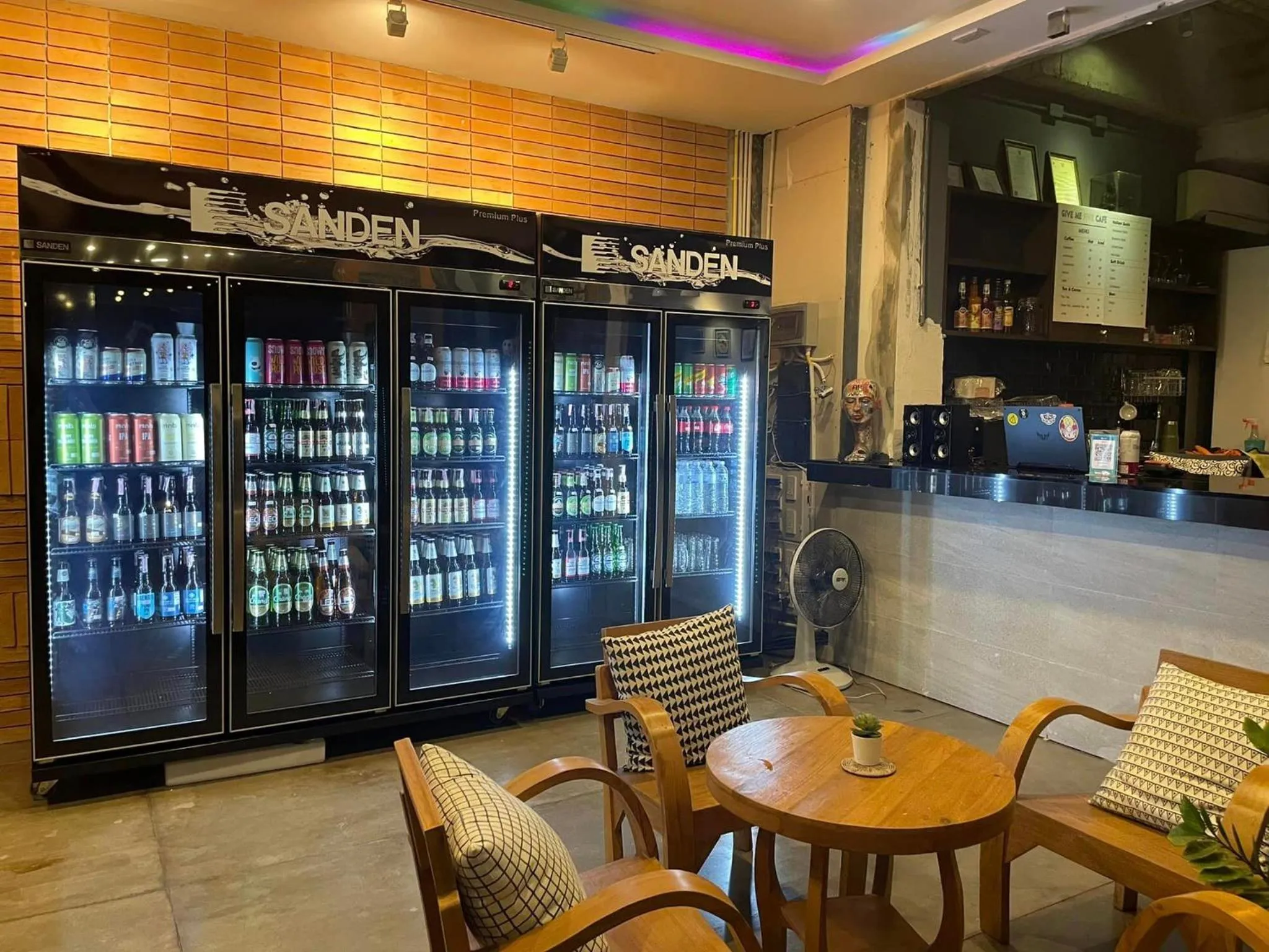 Lounge or bar in Give Me 5 Hostel