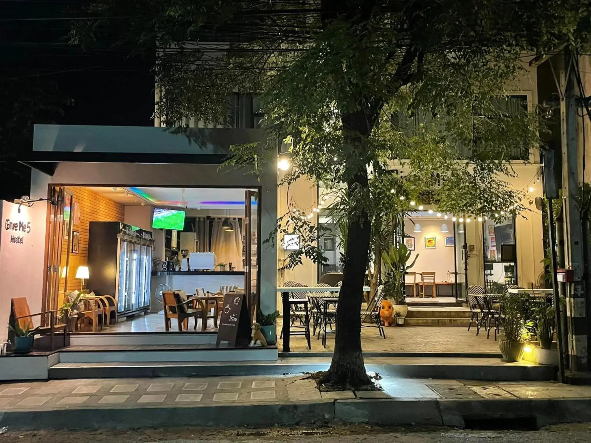 Property building in Give Me 5 Hostel Property building in Give Me 5 Hostel