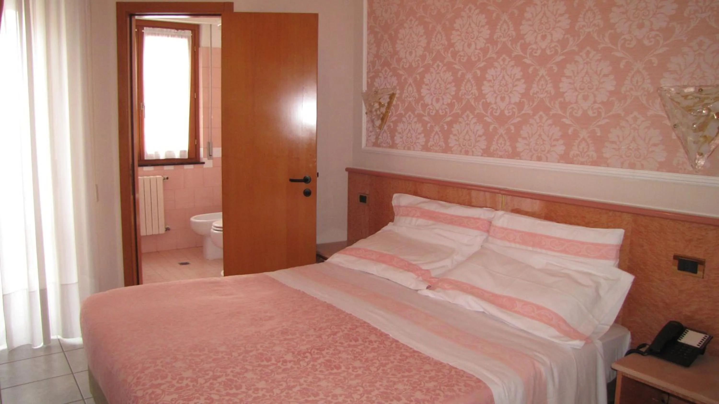 Photo of the whole room, Bed in Hotel Lanterna