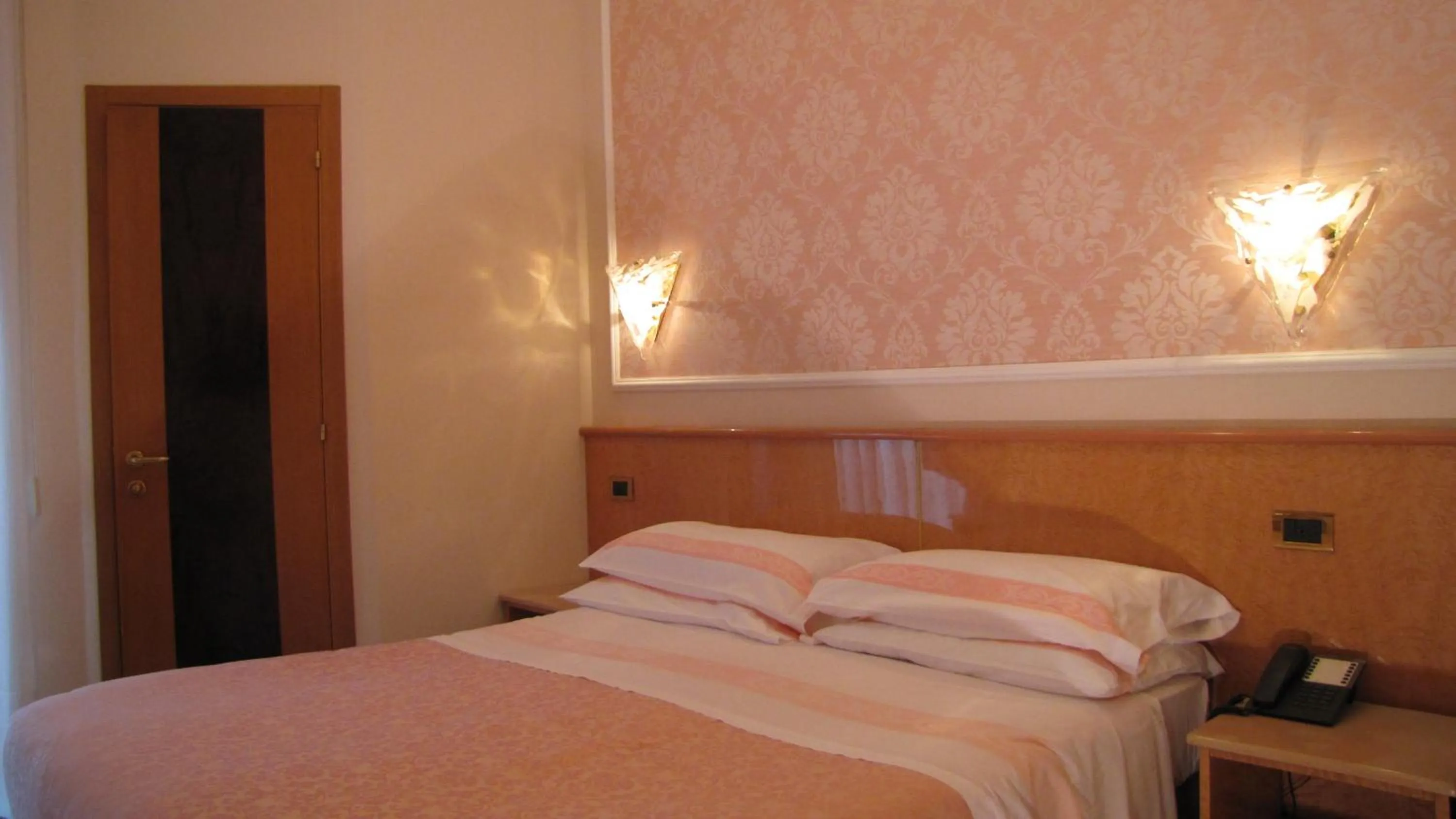 Bedroom, Bed in Hotel Lanterna