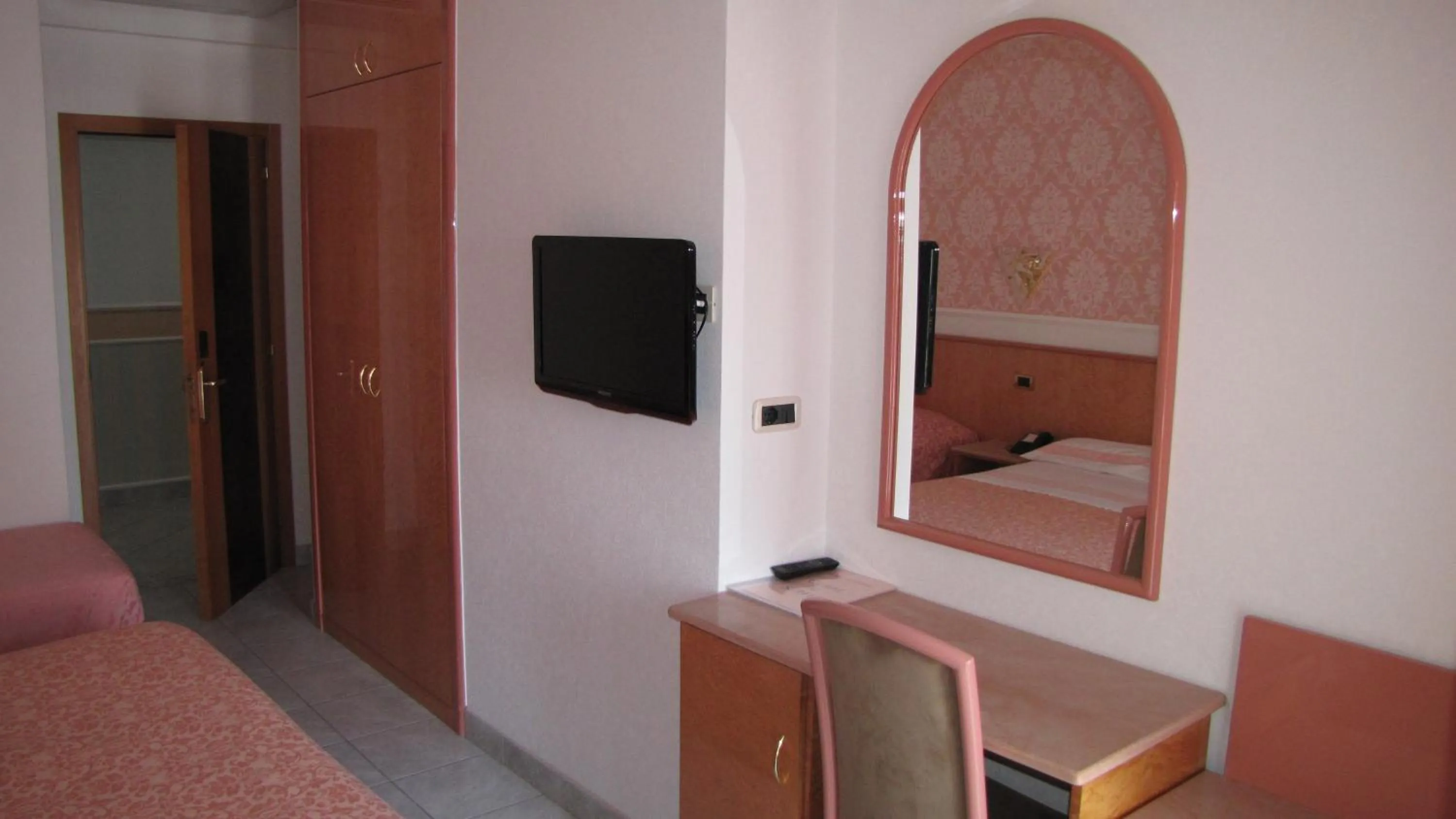 Bedroom, Bed in Hotel Lanterna