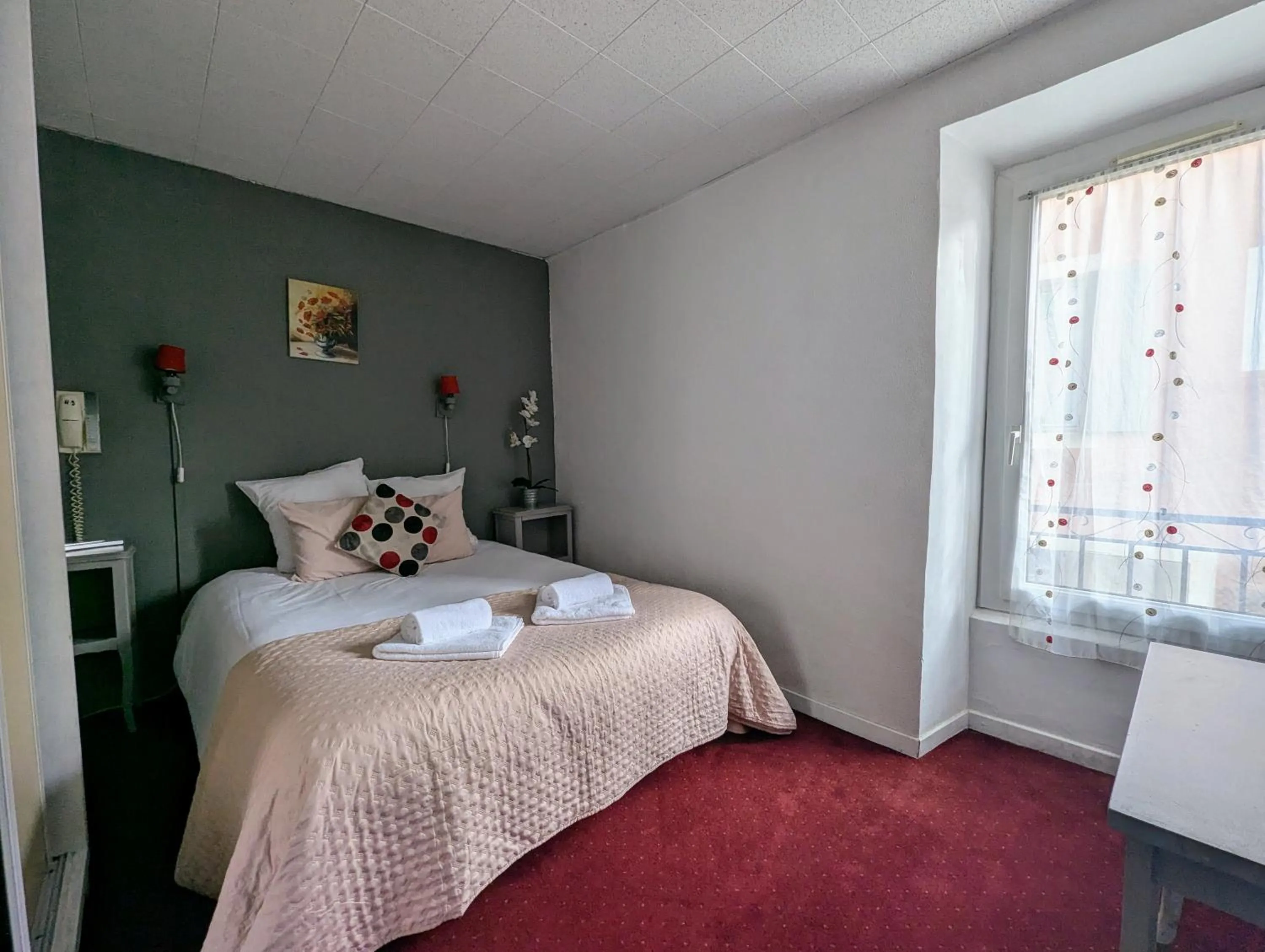 Photo of the whole room, Bed in L'Aiguebelle