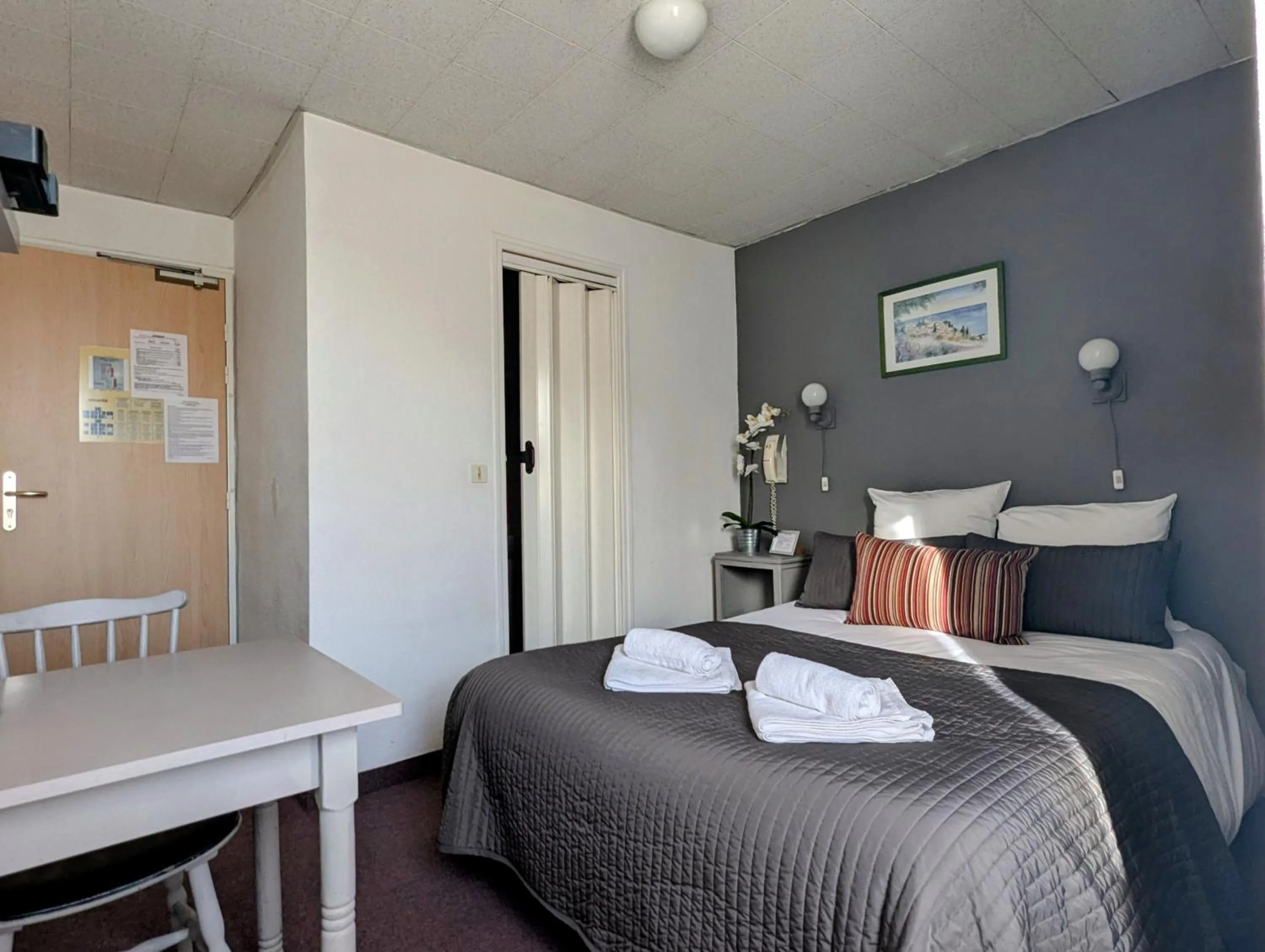 Bedroom, Bed in L'Aiguebelle