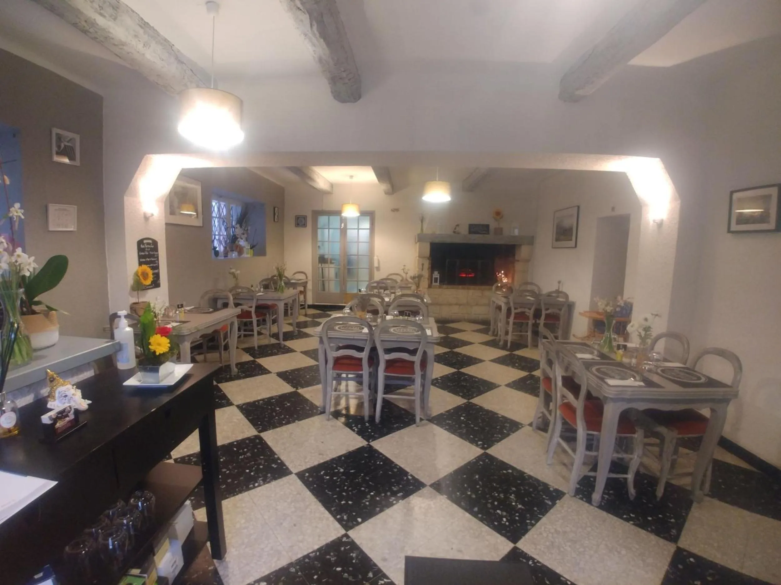 Restaurant/places to eat in L'Aiguebelle