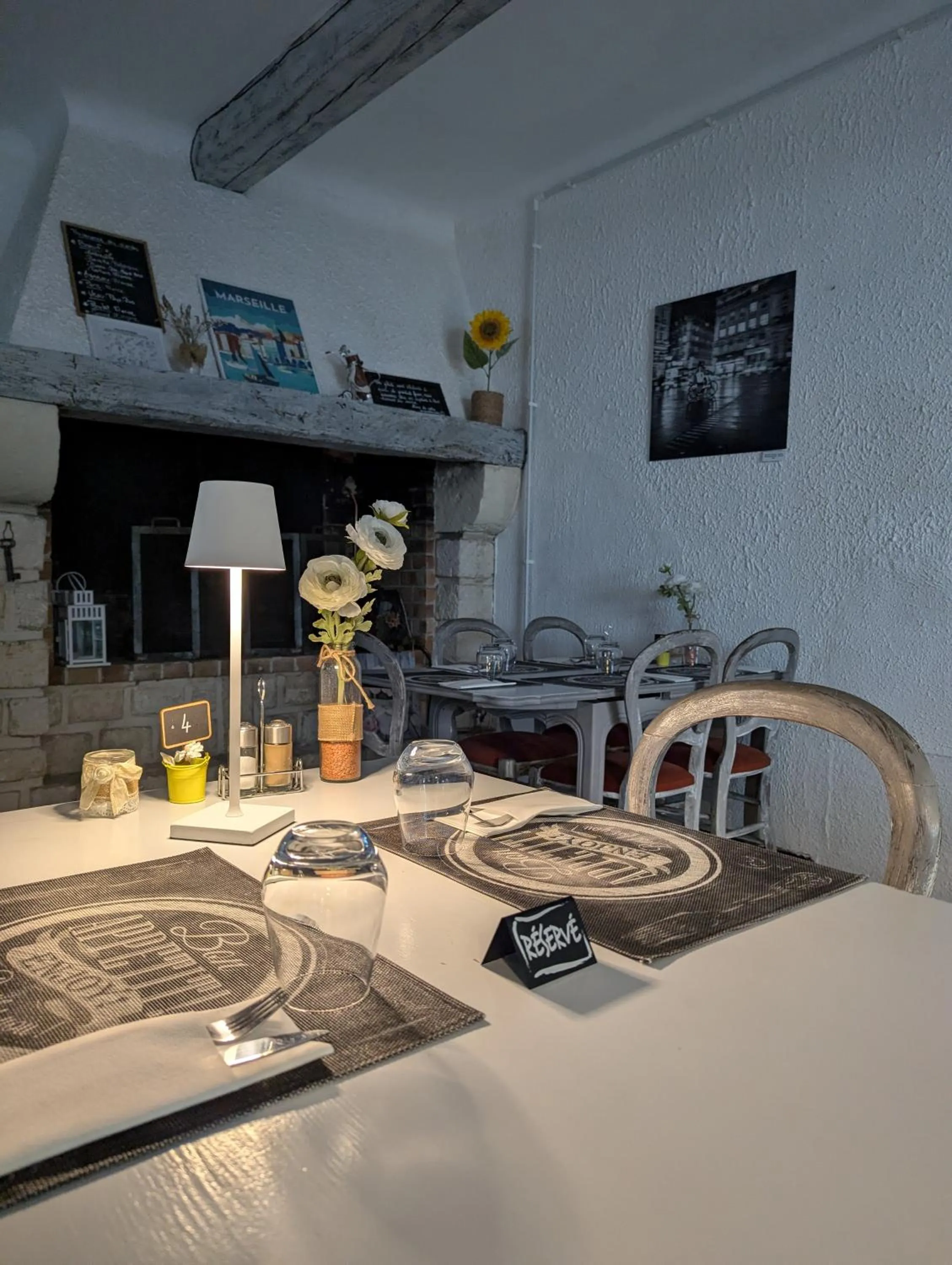 Restaurant/places to eat in L'Aiguebelle