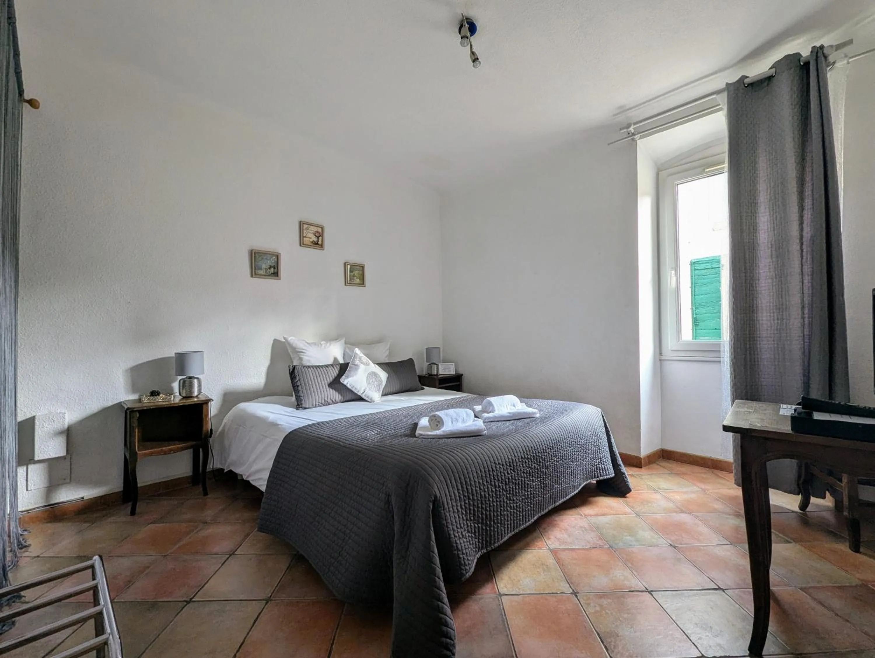 Bedroom, Bed in L'Aiguebelle